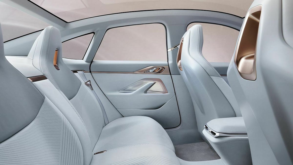 Zu sehen ist der Innenraum des BMW Concept i4