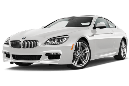 Weißes BMW-Coupé mit markantem Kühlergrill, glänzenden Scheinwerfern und sportlichen Felgen auf weißem Hintergrund.