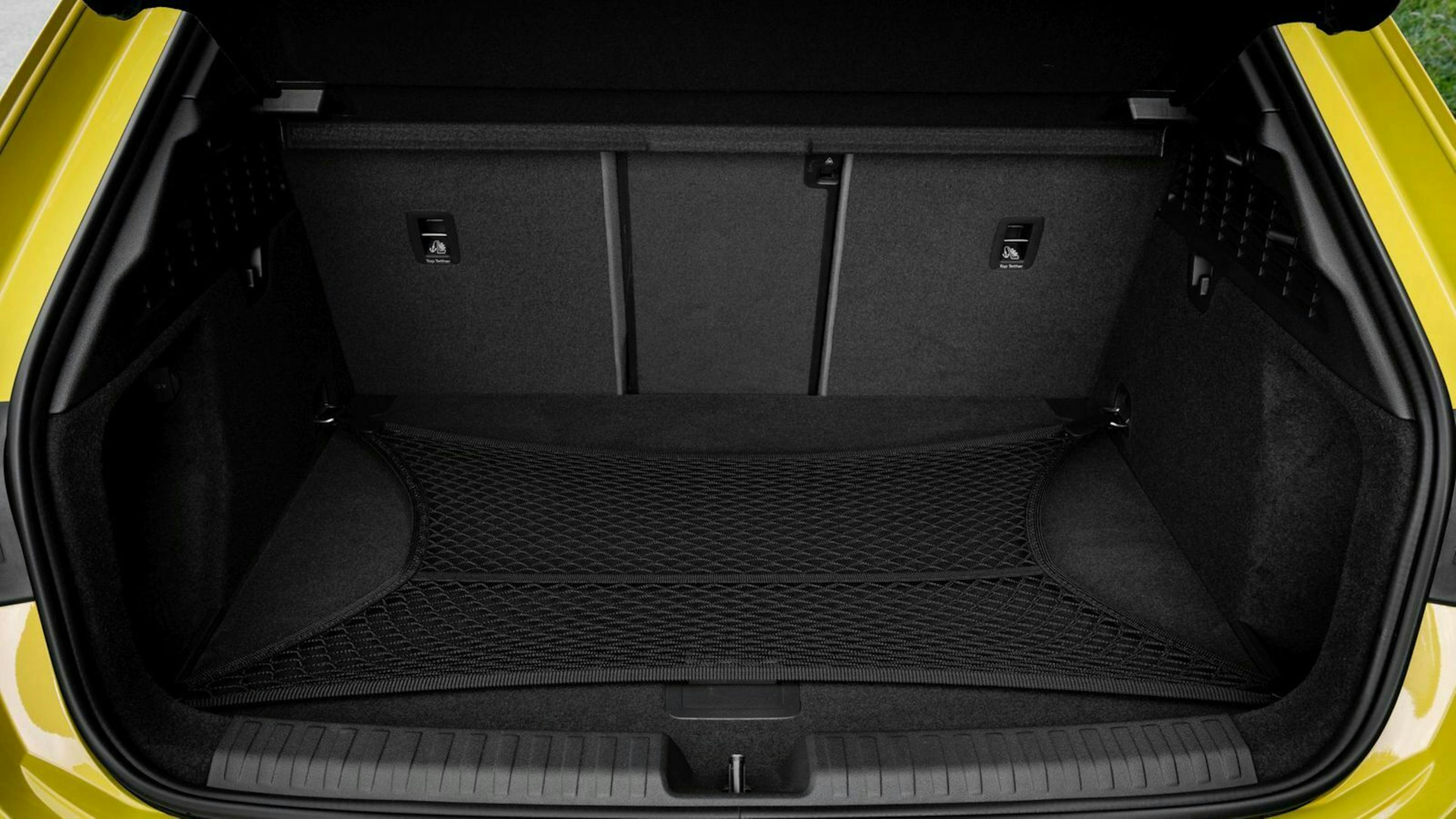 Zu sehen ist der Kofferraum des Audi S3 2020