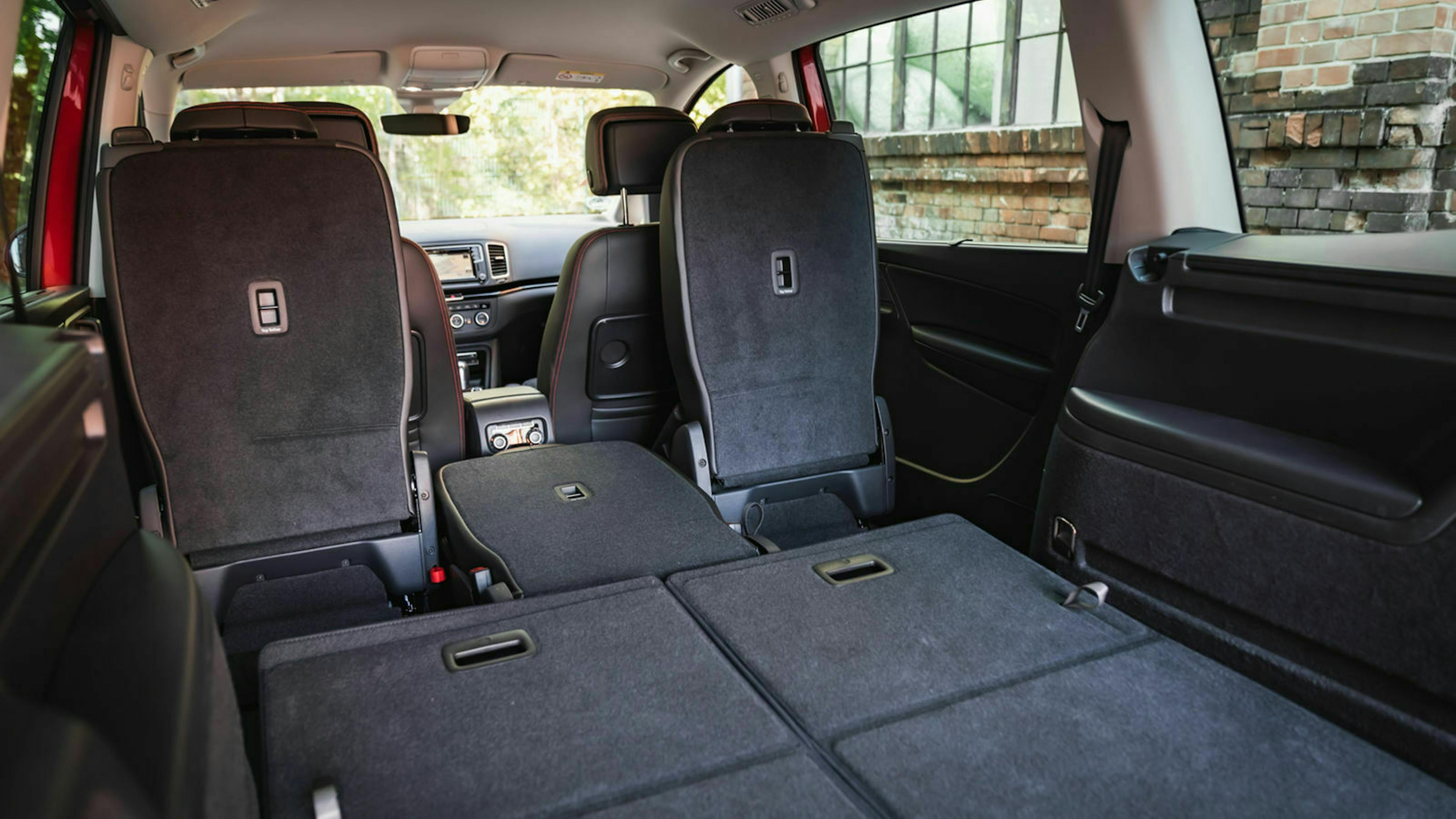 Zu sehen ist der Innenraum des Seat Alhambra