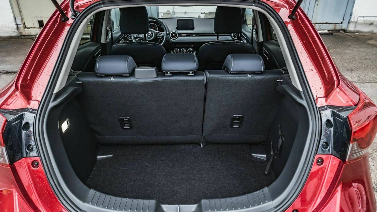 Mazda2 (2021) Kofferraum mit Rücksitzlehne