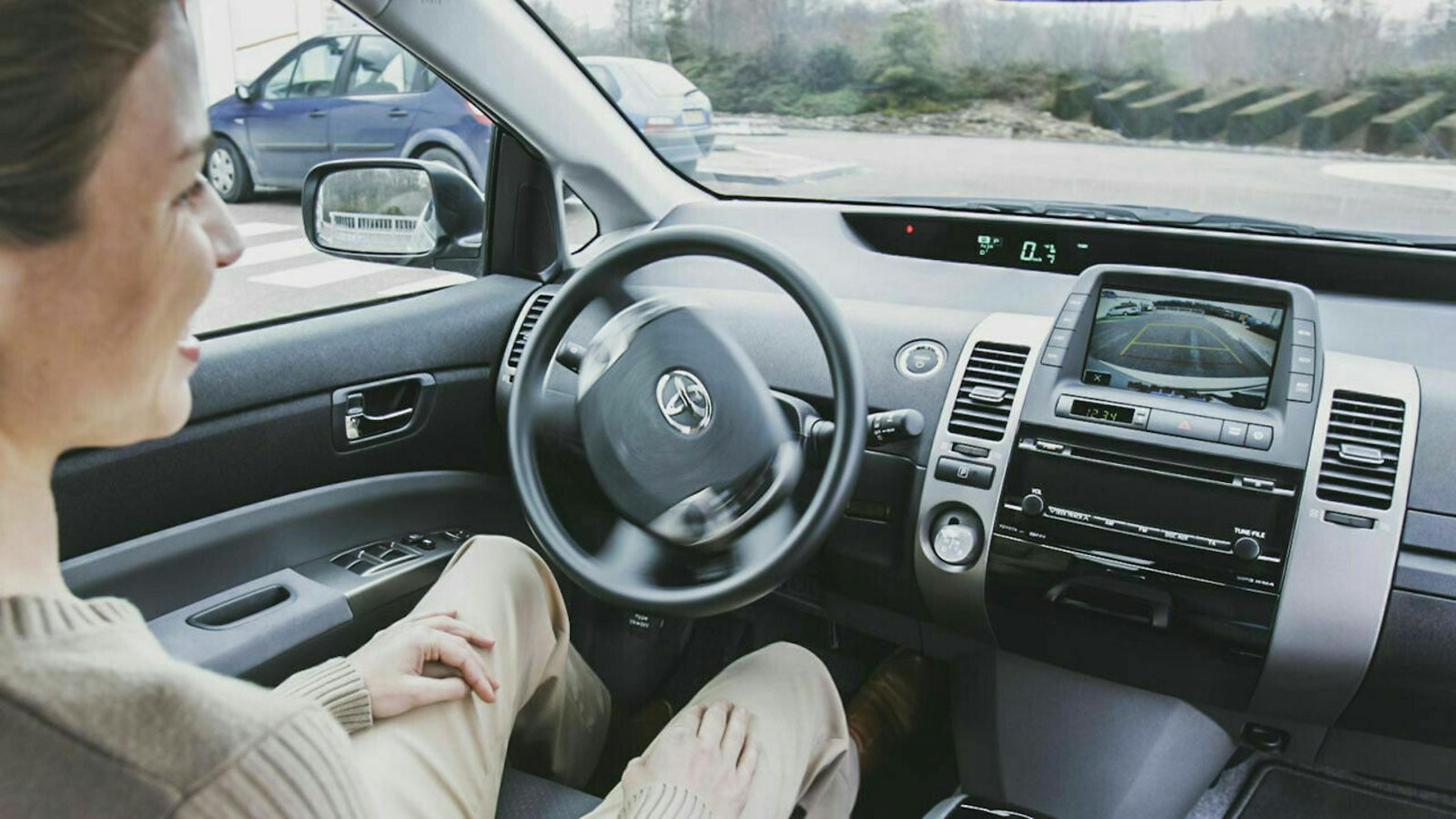 Nach dem Facelift bot Toyota für den Prius II einen automatischen Einparkassistenten an