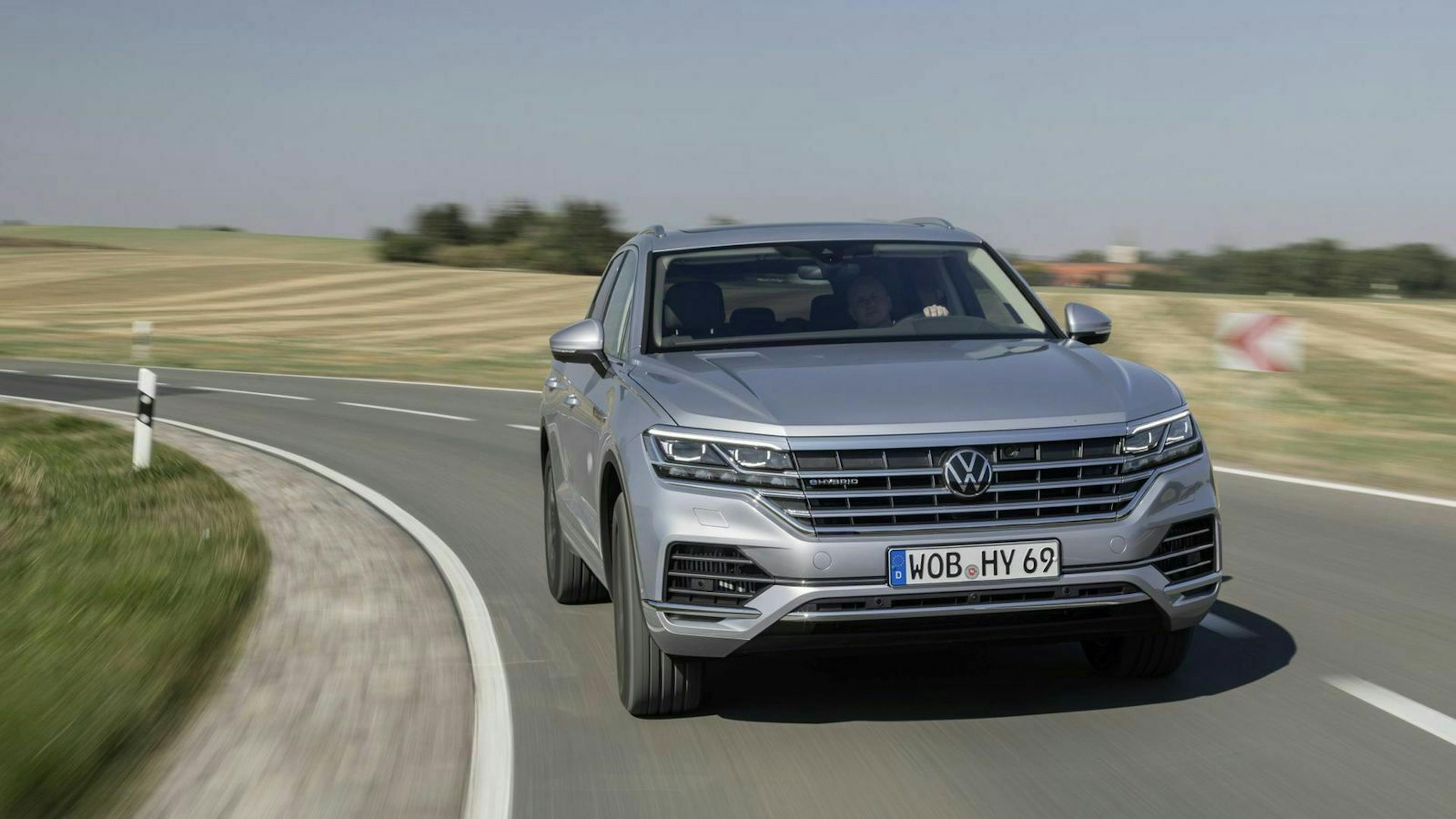 VW Touareg R eHybrid Frontansicht dynamisch
