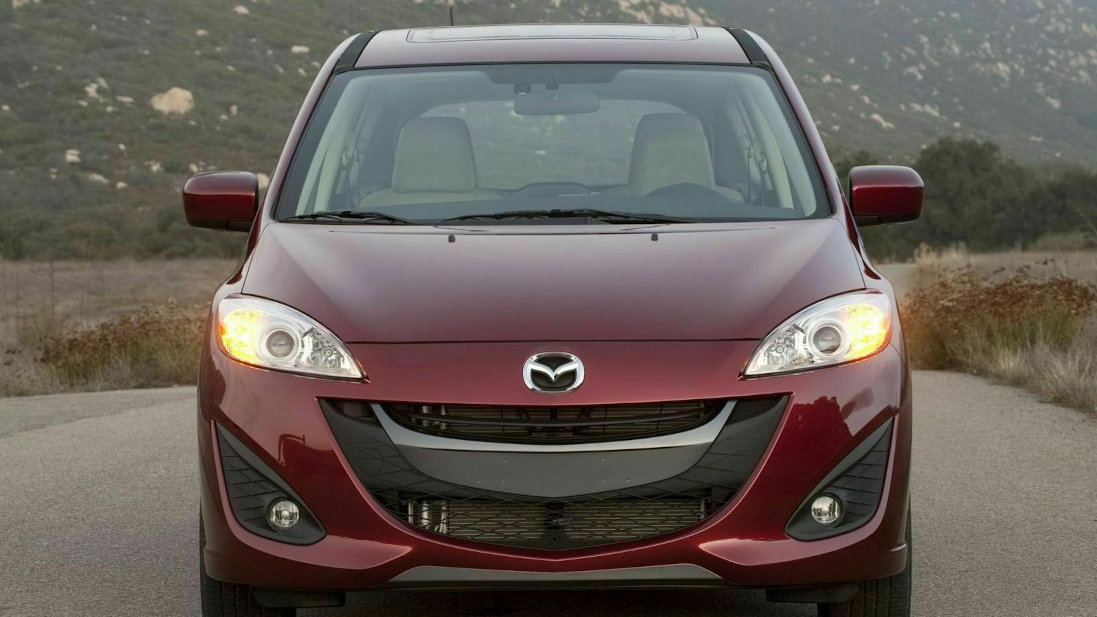 Zu sehen ist die Front des Mazda5