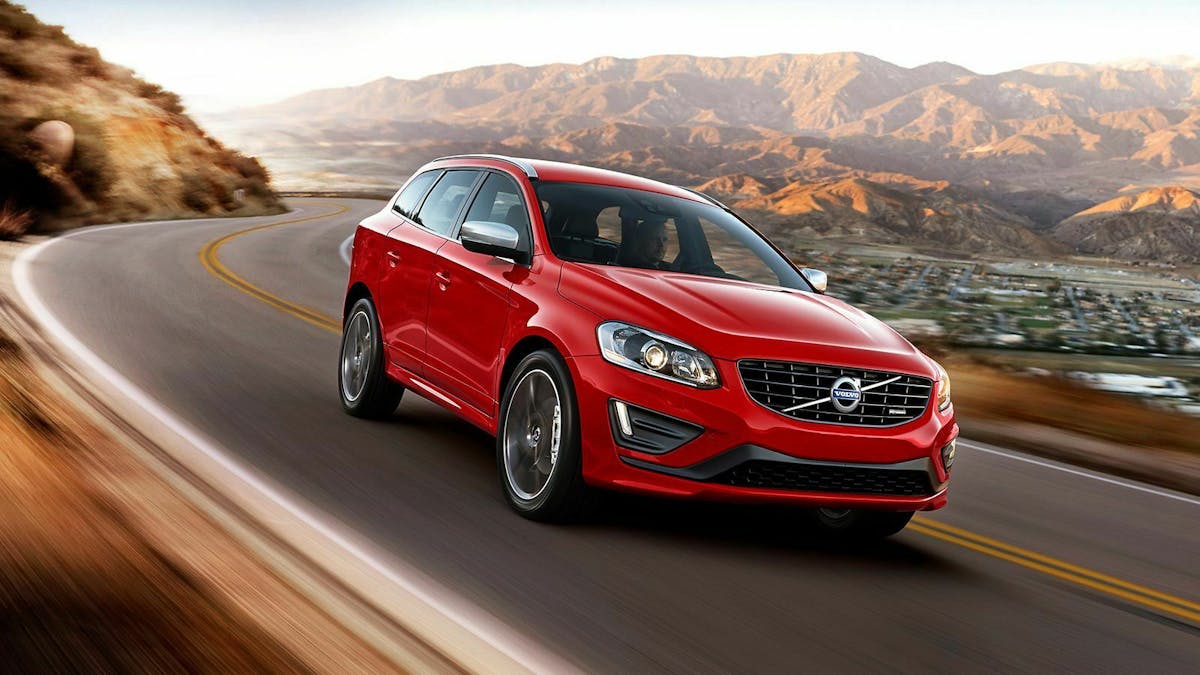 Volvo XC60 in der Ansicht von vorne-rechts, fahrend