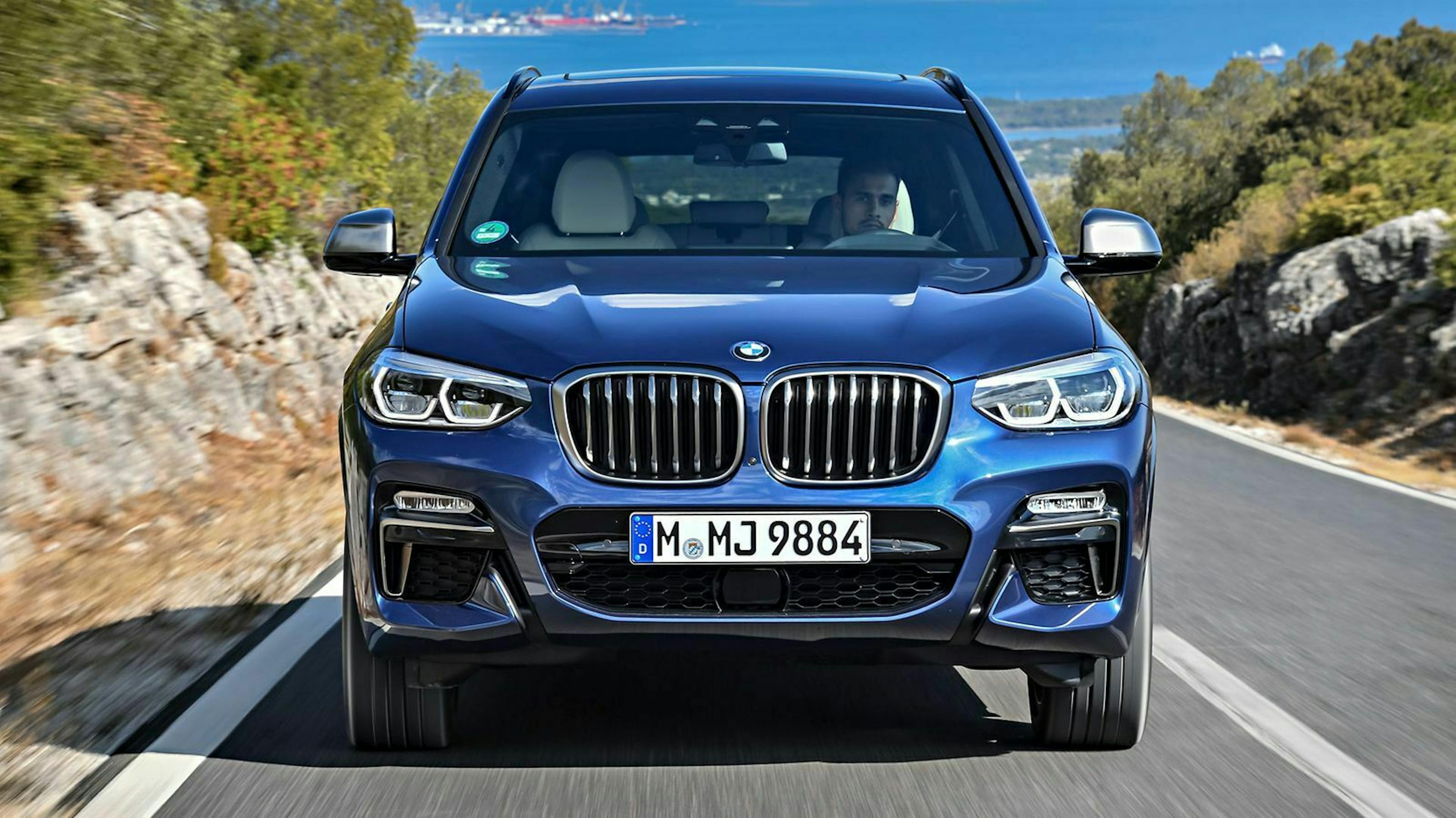 Der BMW X3 erreicht eine Höchstgeschwindigkeit von 215 km/h