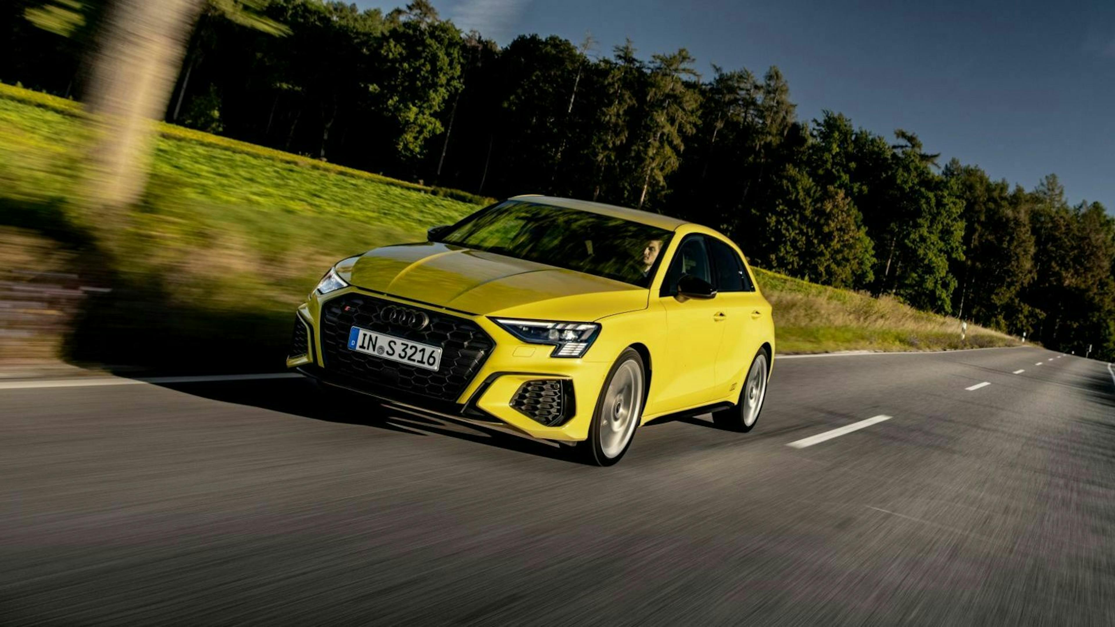 Zu sehen ist der Audi S3 2020, fahrend