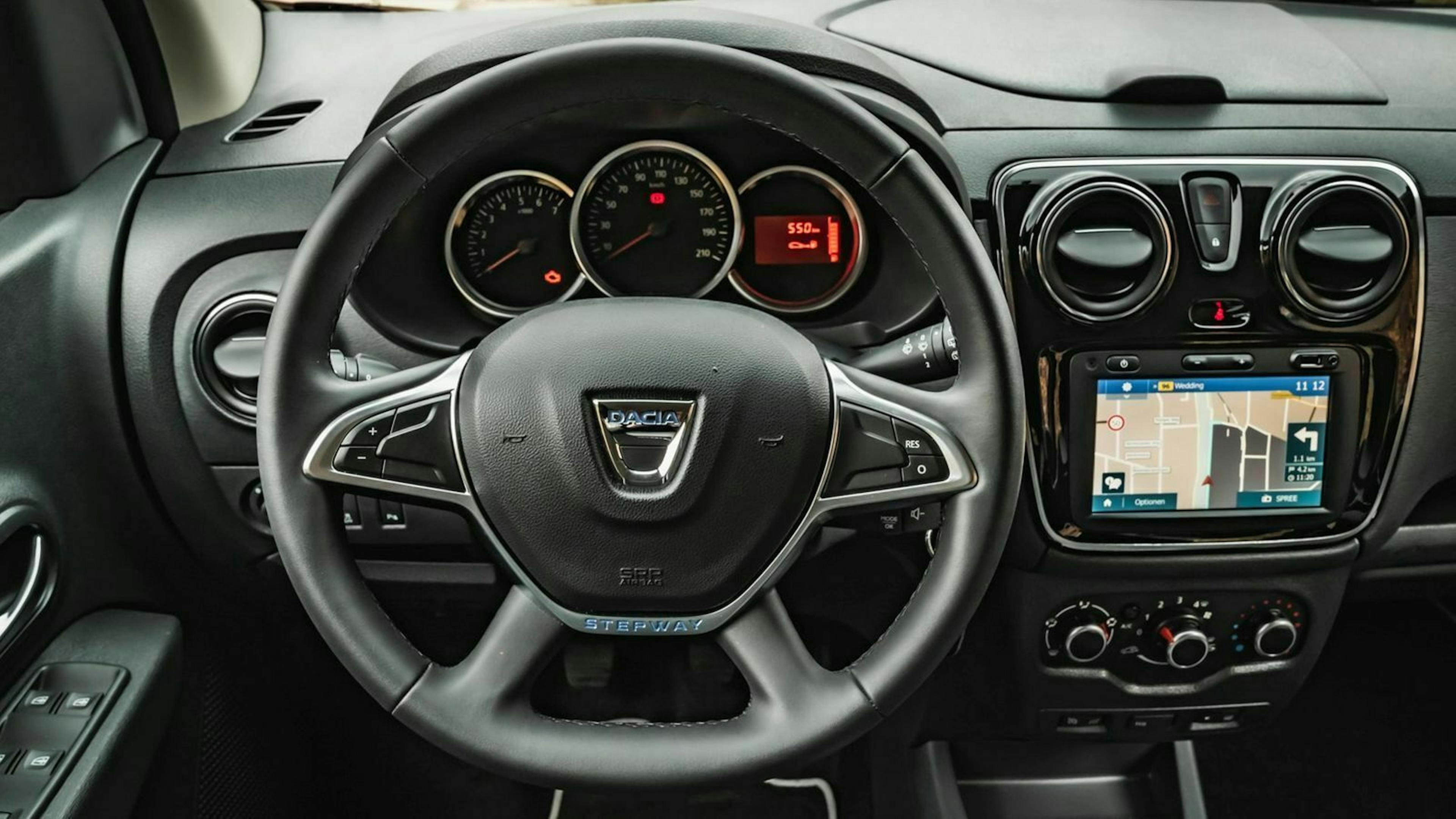 Das Cockpit des Dacia Lodgy Stepway