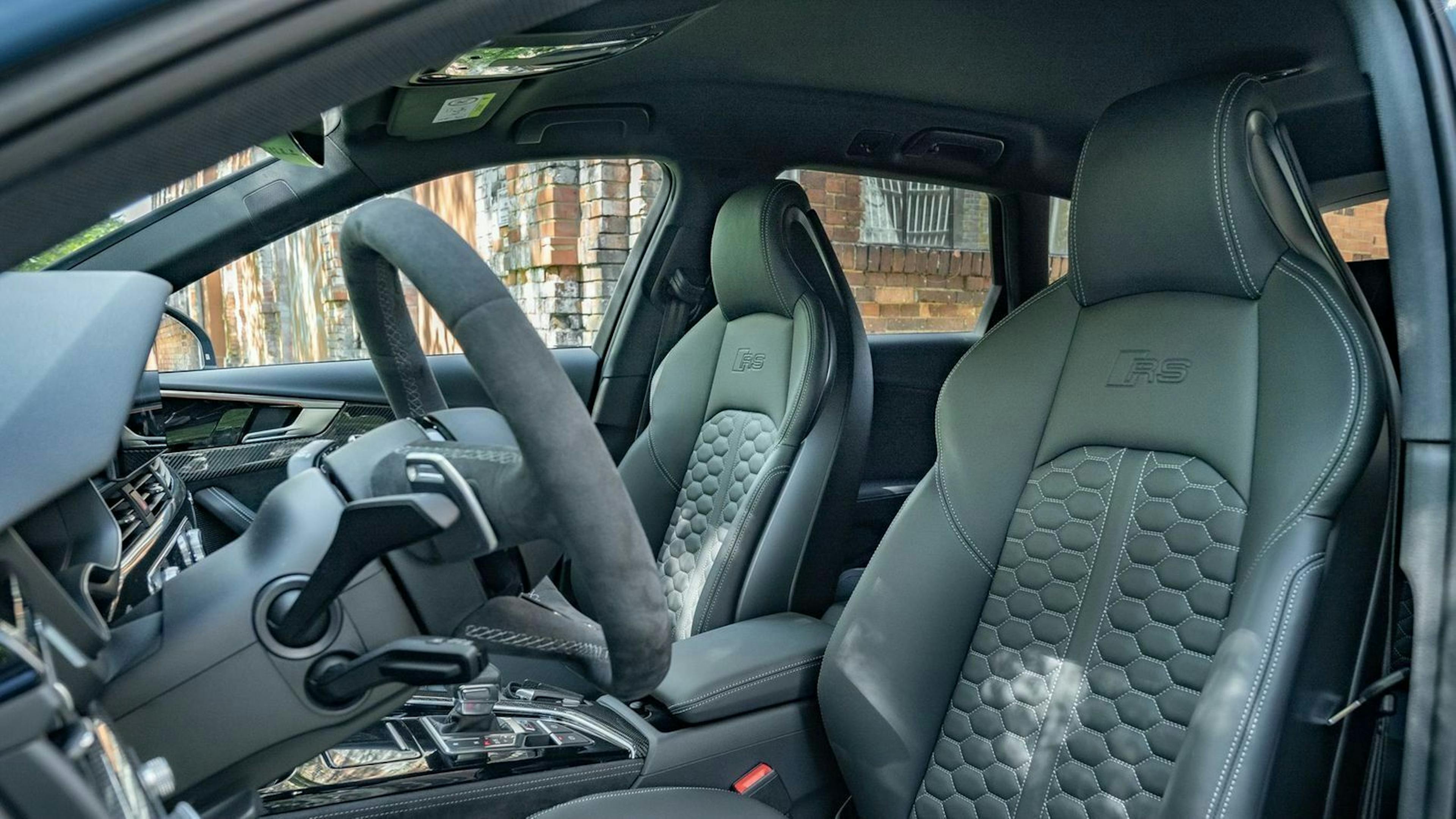 Audi RS4 vordere Sitze