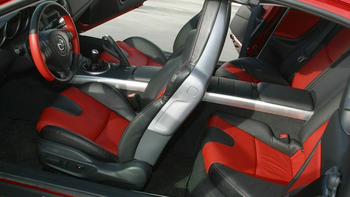 Mazda RX-8 Innenraum mit Sicht auf alle Sitze