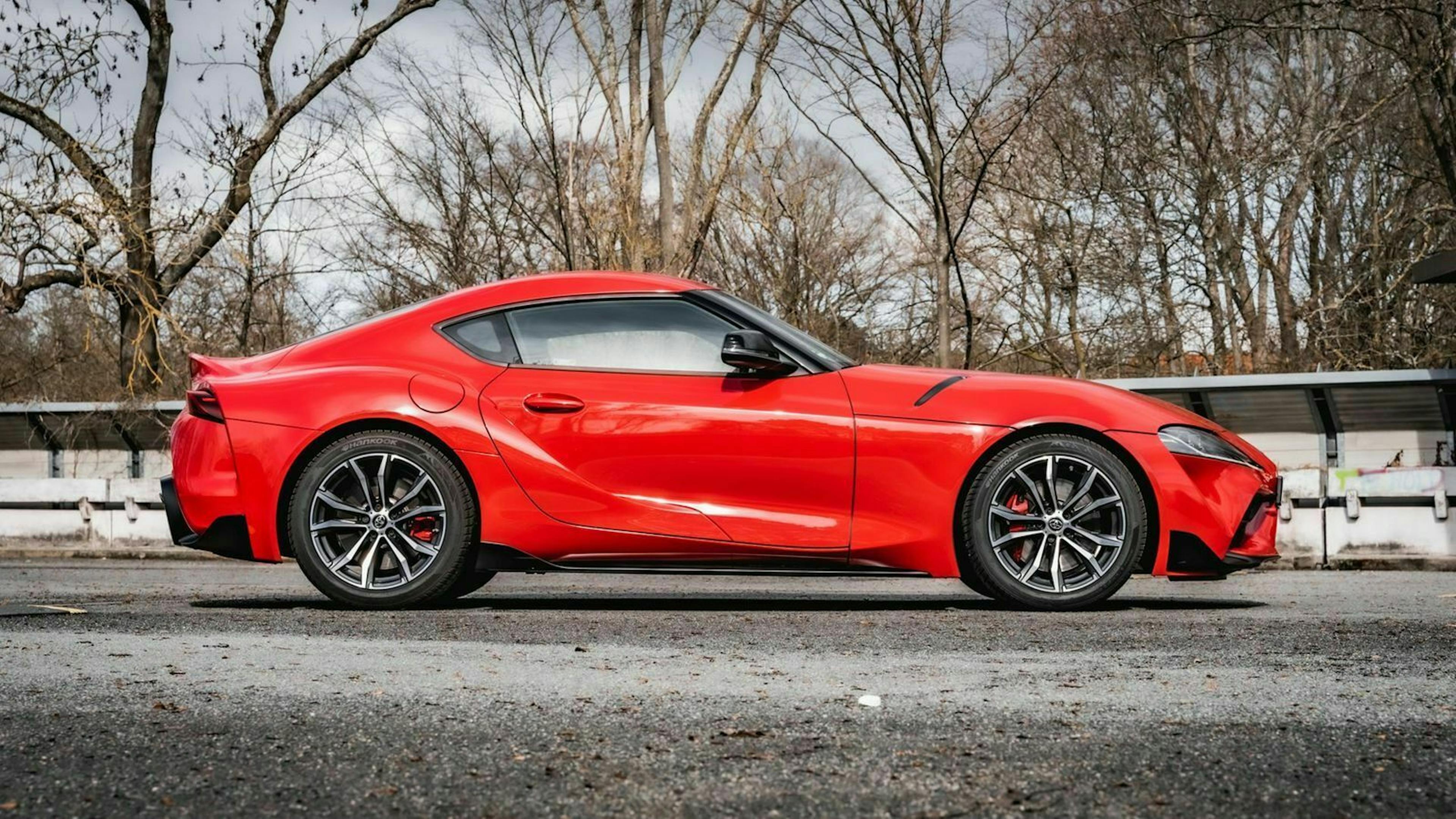 Zu sehen ist der Toyota Supra Mk5 in seitlicher Position