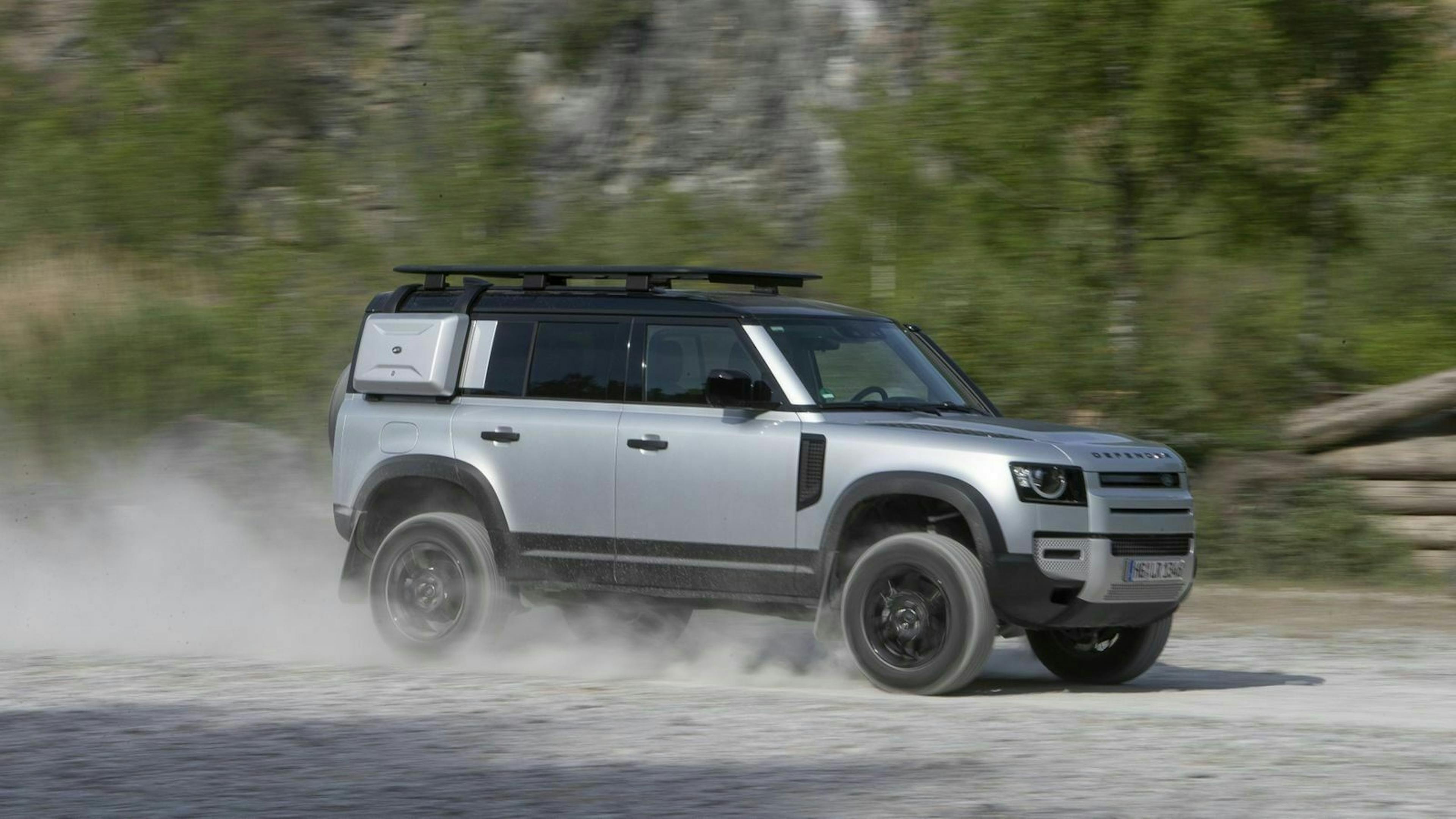 Land Rover Defender Seitnansicht dynamisch