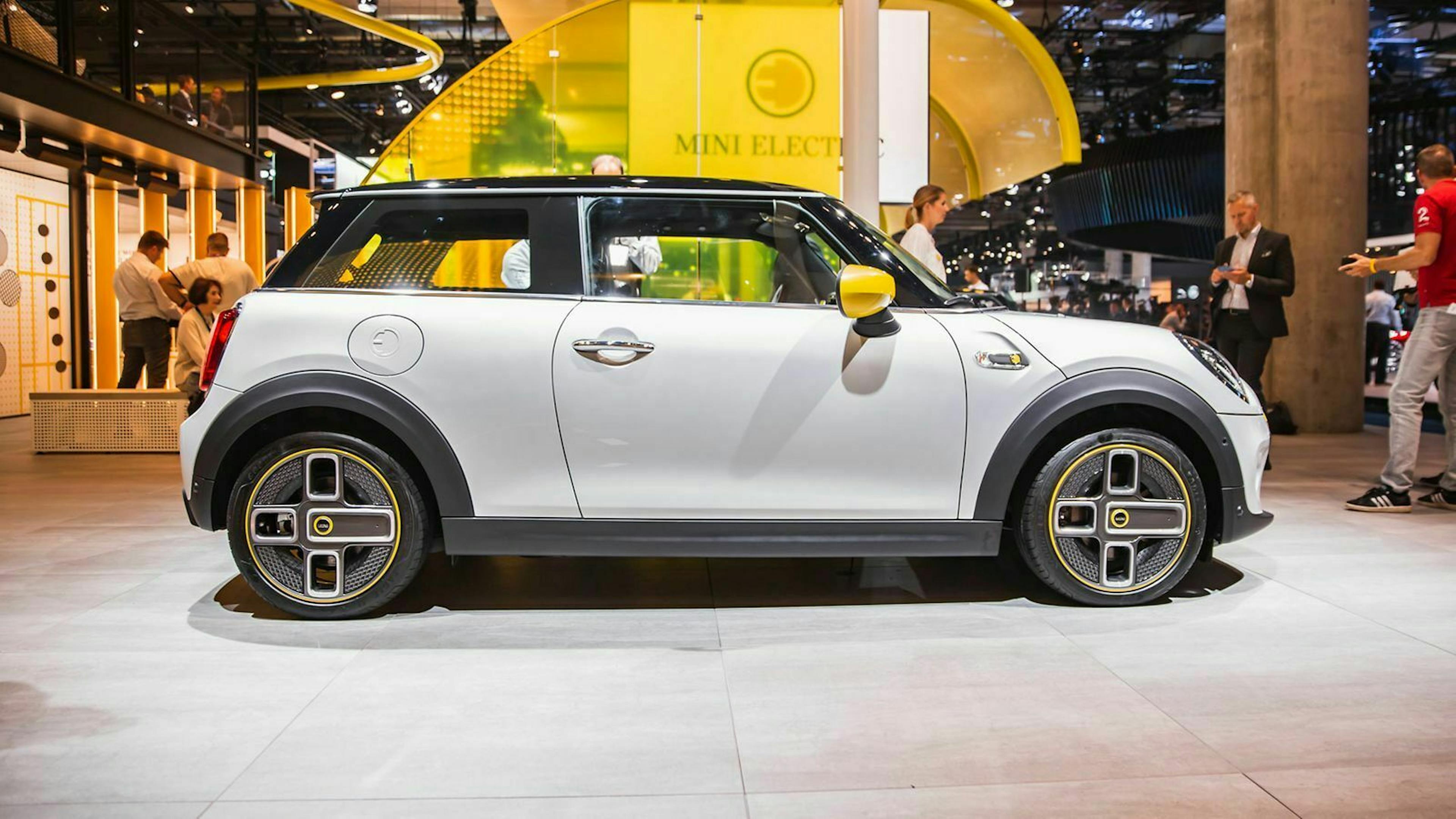 Der Mini lädt 211 Liter hinter der Rückbank