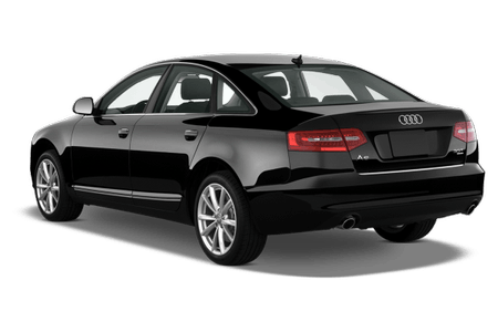 Schwarzer Audi A6 Limousine, seitliche Rückansicht, geparkt auf weißem Hintergrund.