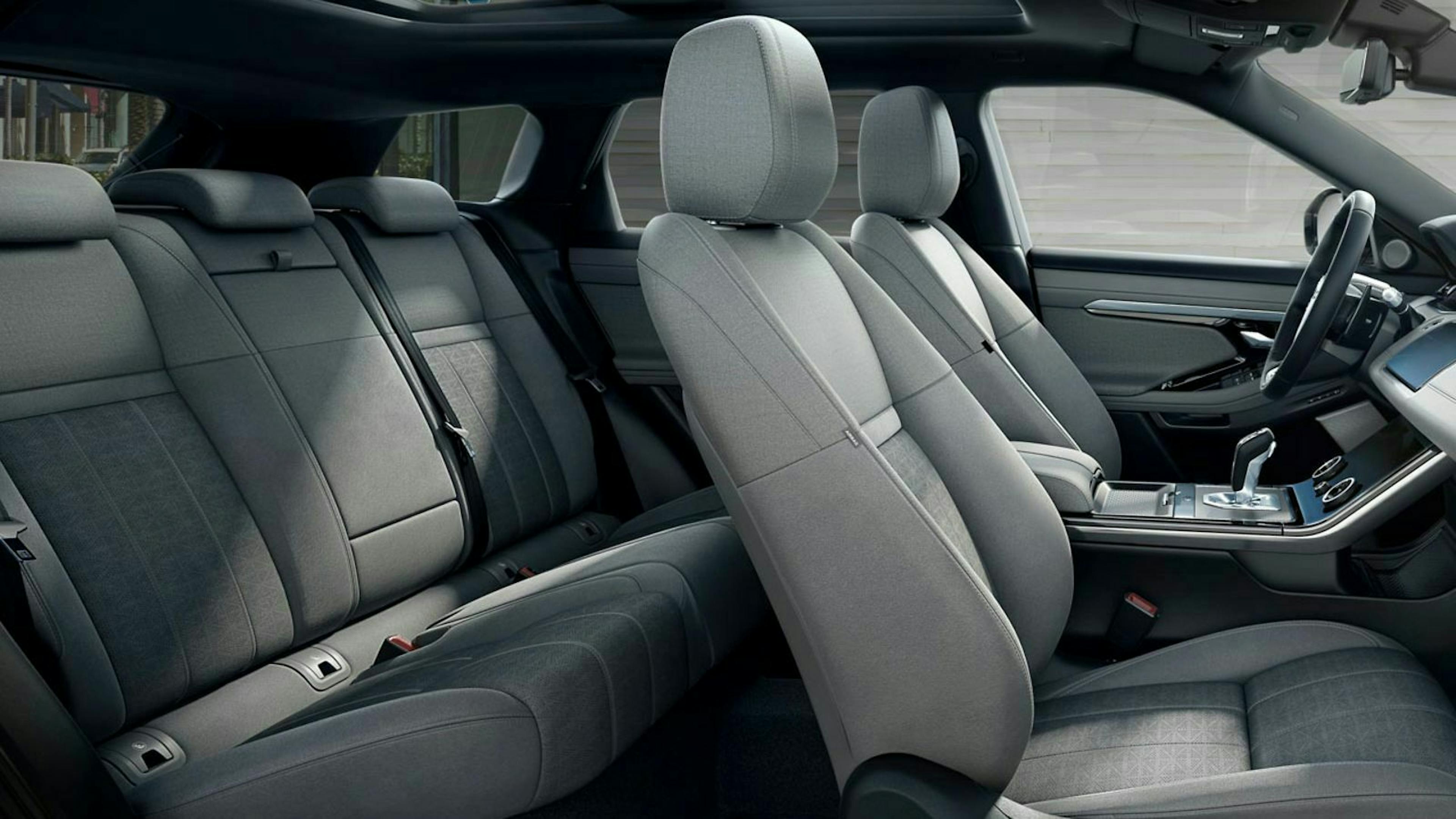 Auf Wunsch lässt sich der Innenraum des Evoque großflächig mit Leder ausstatten