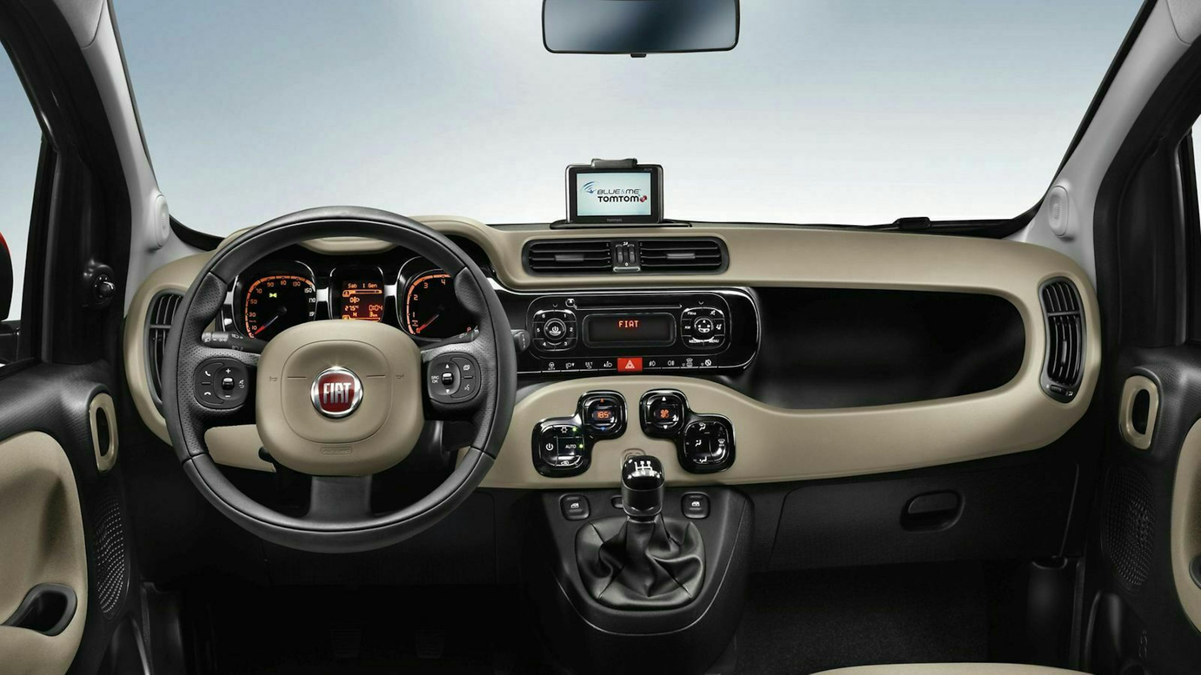Zu sehen ist das Cockpit des Fiat Panda 3