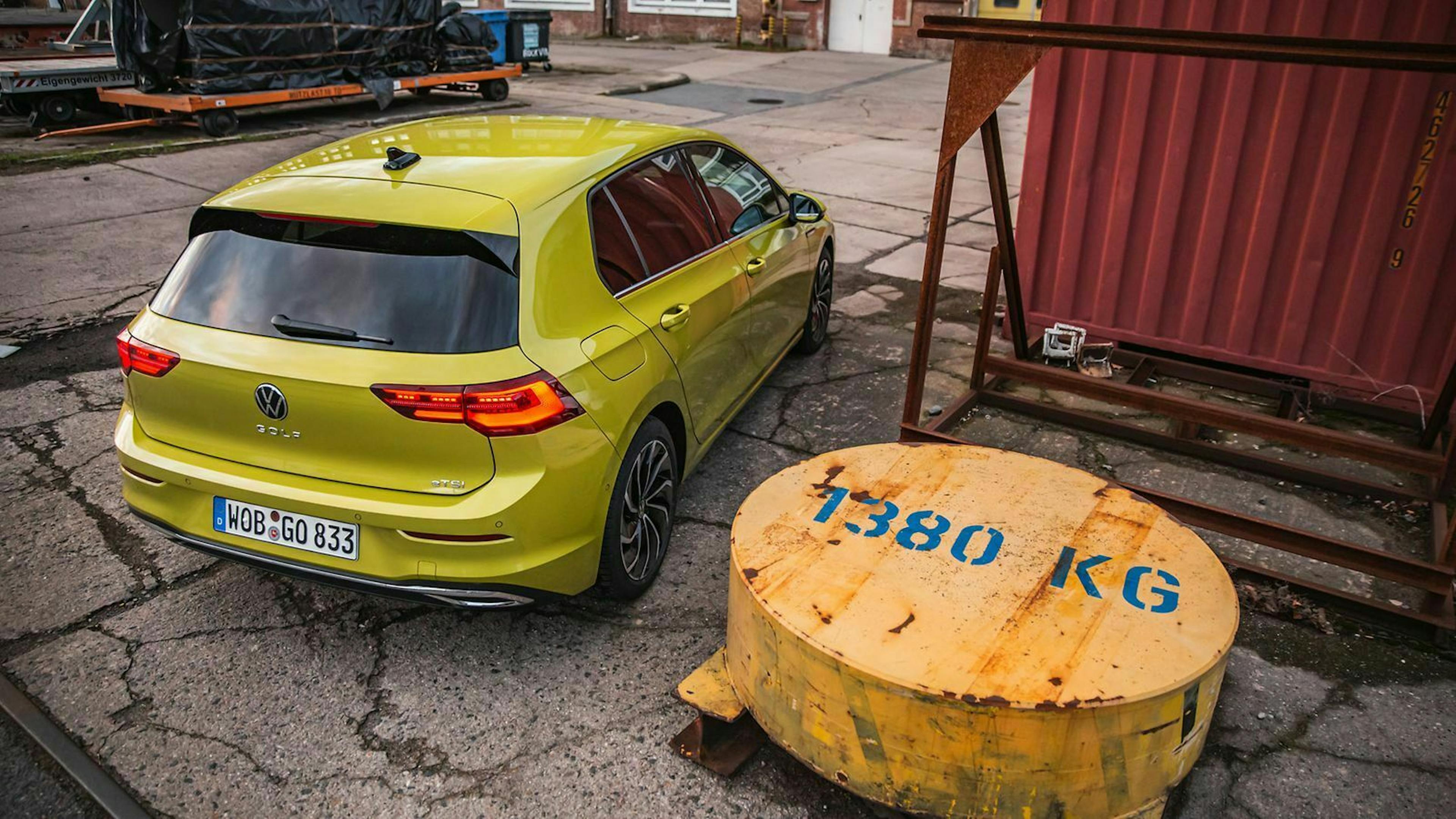 VW Golf 8 dreiviertel-heckansicht