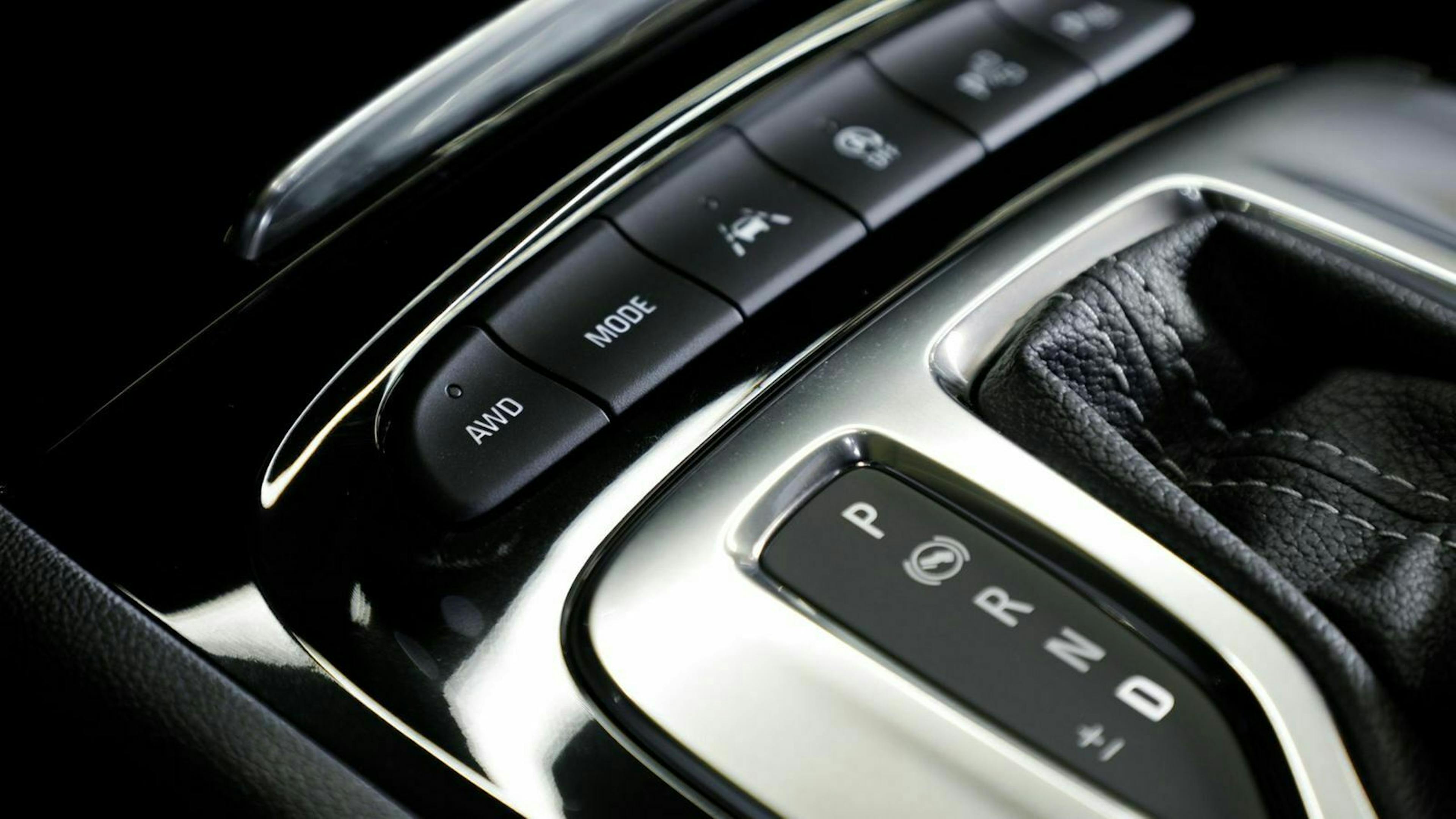 Opel Insignia 2020 FL Tasten auf der Mittelkonsole Detailansicht