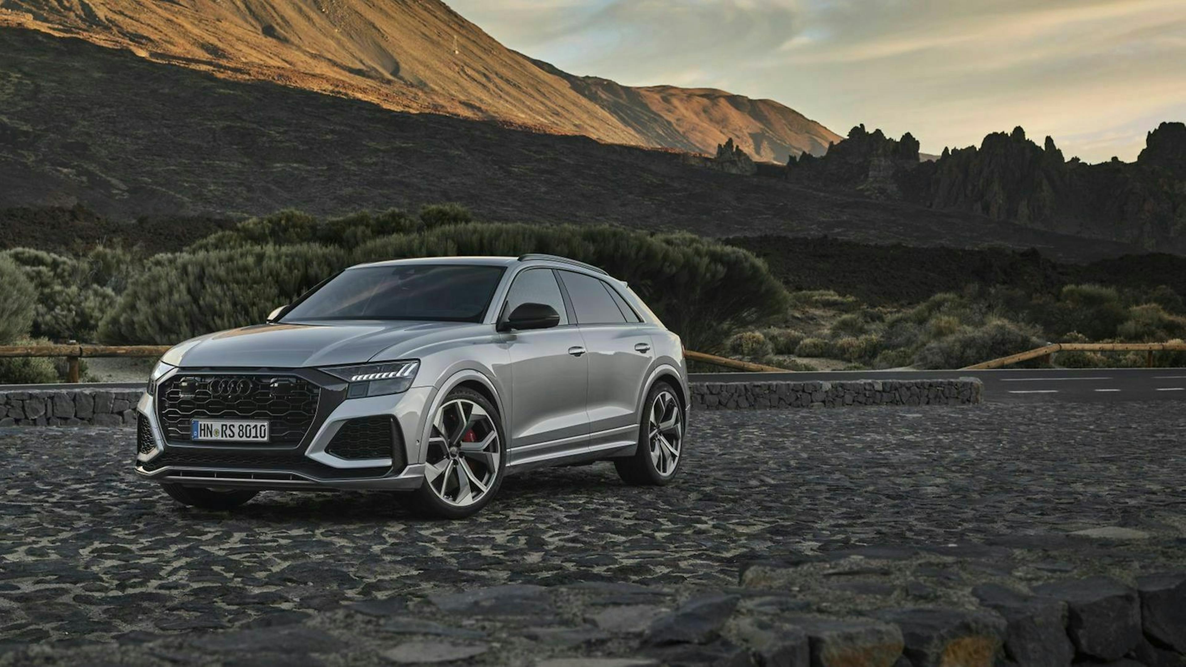 Zu sehen ist der Audi RS Q8, stehend