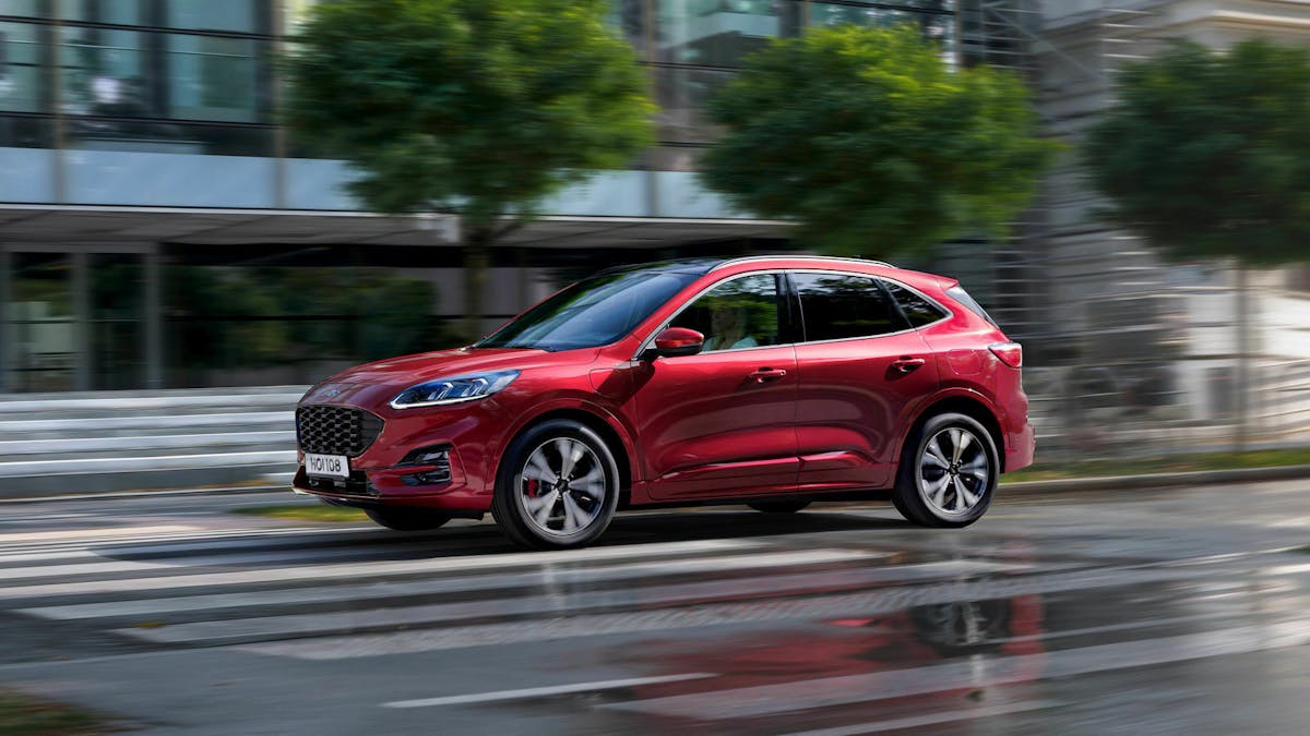 Zu sehen ist der Ford Kuga, fahrend