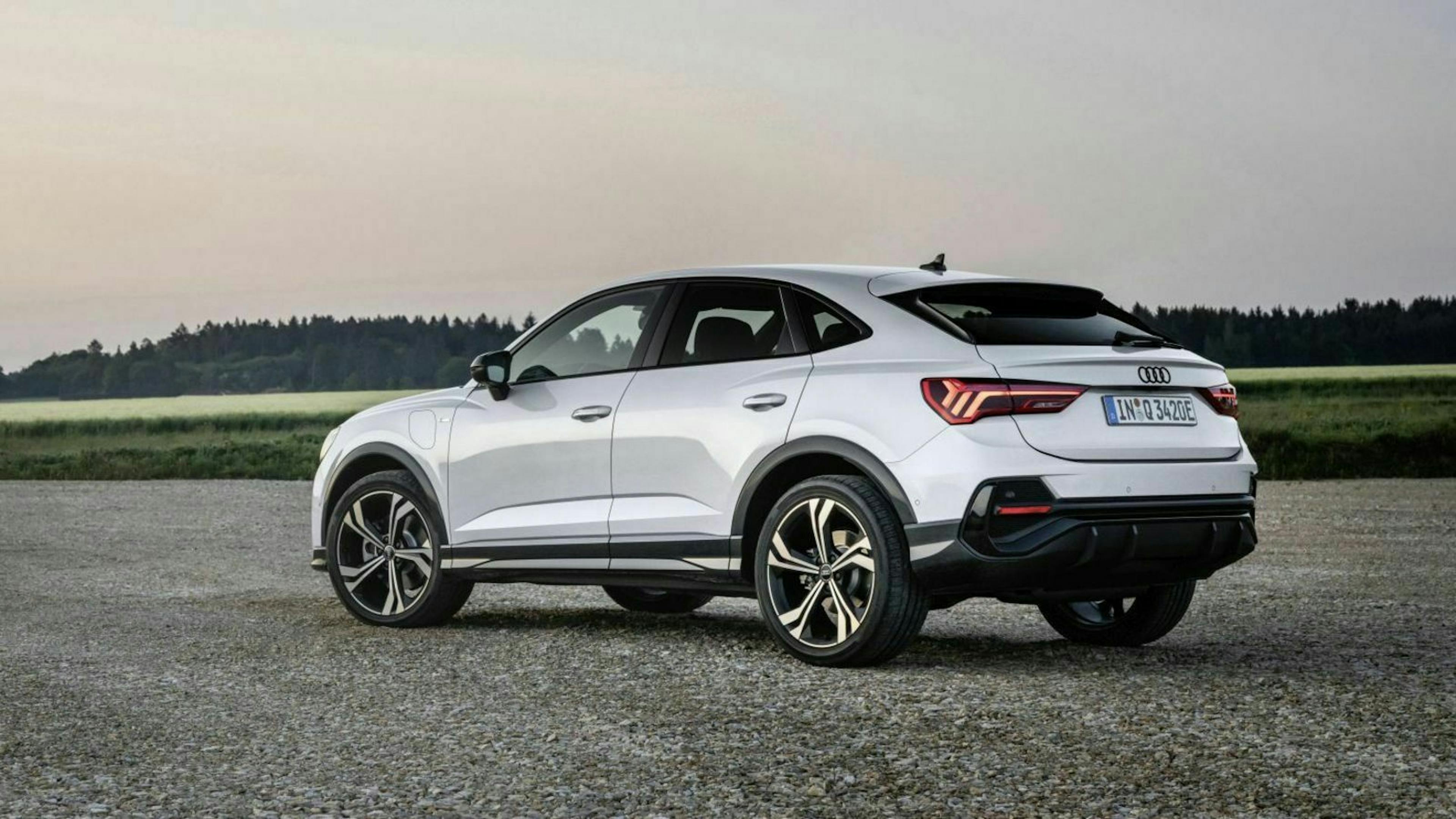 Audi Q3 PHEV Dreiviertel-Heckansicht