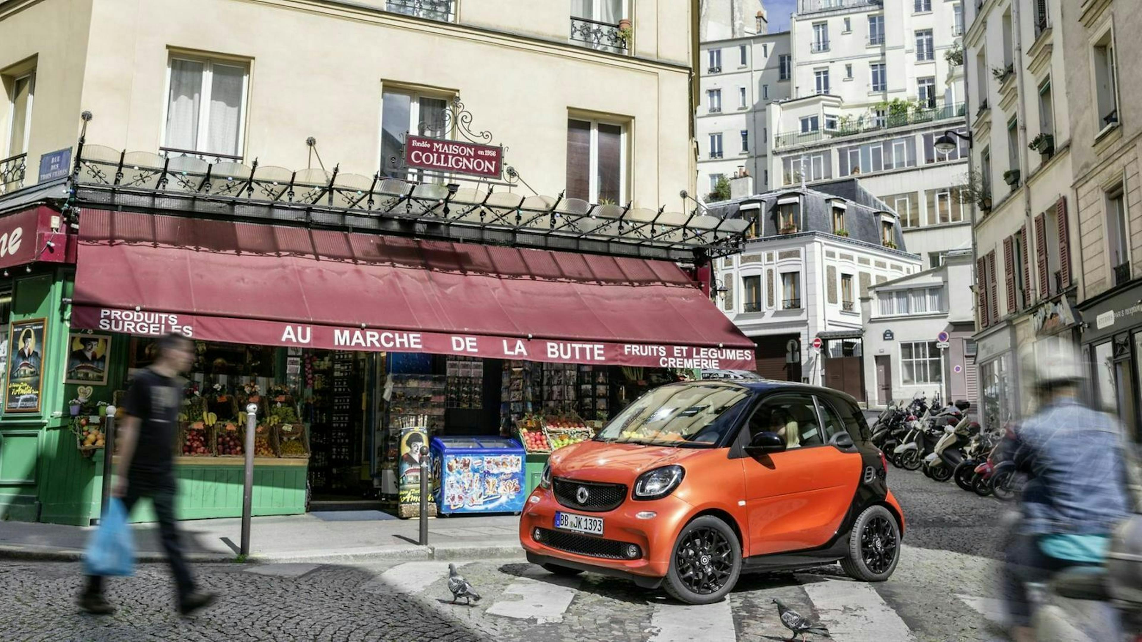 Smart Fortwo in der Seitenansicht, fahrend
