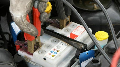 Anker Starthilfe fürs Auto, Ladegerät, Ersatzakku & Notfall-Taschenlampe