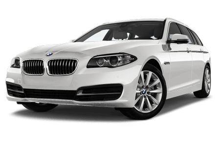 Weißer BMW-Kombi auf transparentem Hintergrund, Frontansicht. Modernes Design mit markantem Kühlergrill und eleganten Linien.