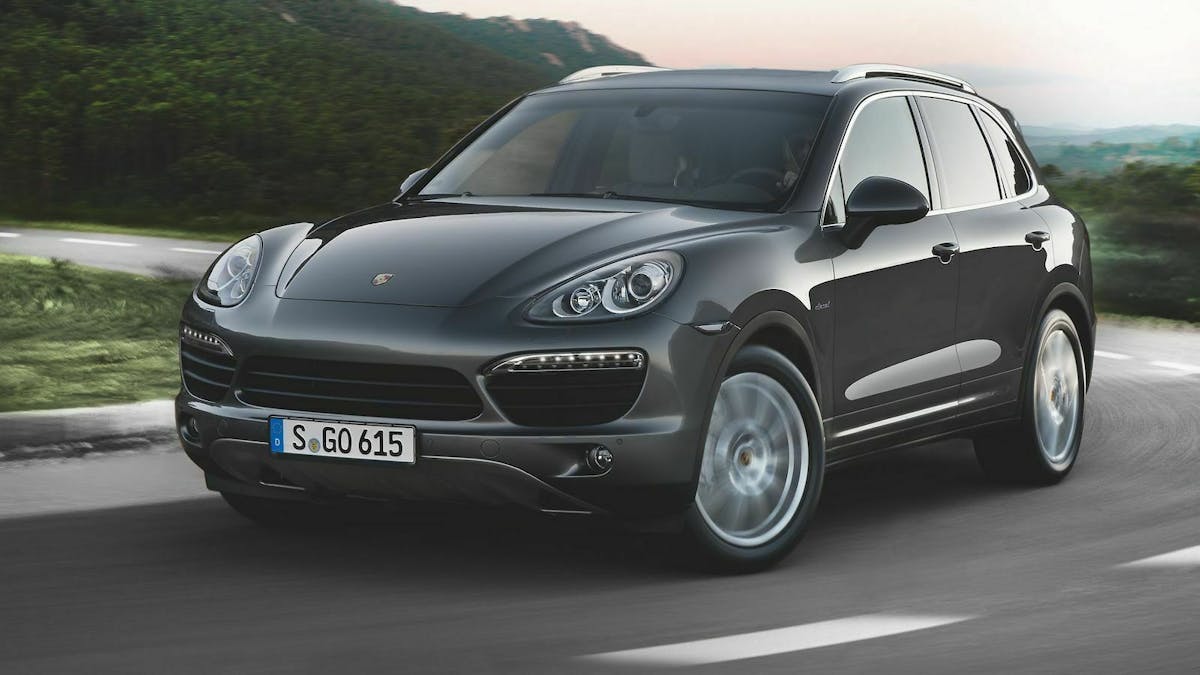 Zu sehen ist der Porsche Cayenne, fahrend