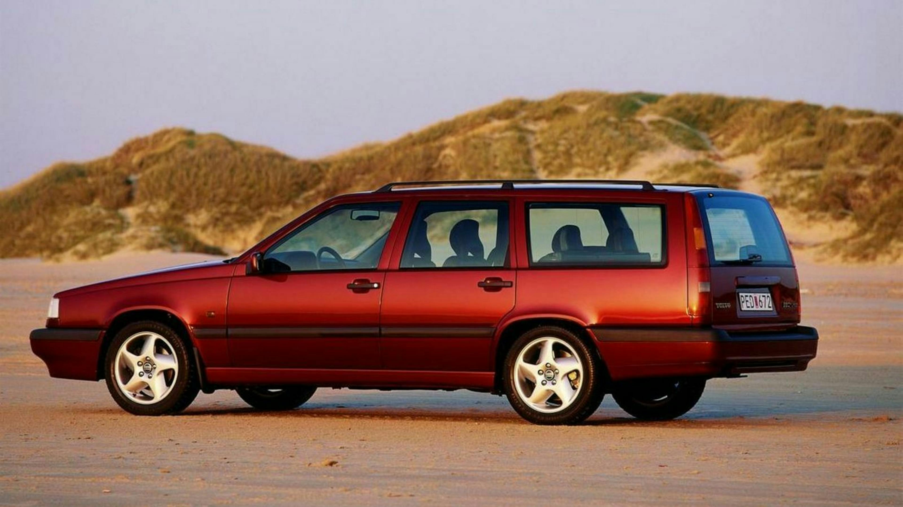 Zu sehen ist der Volvo 850 in seitlicher Position