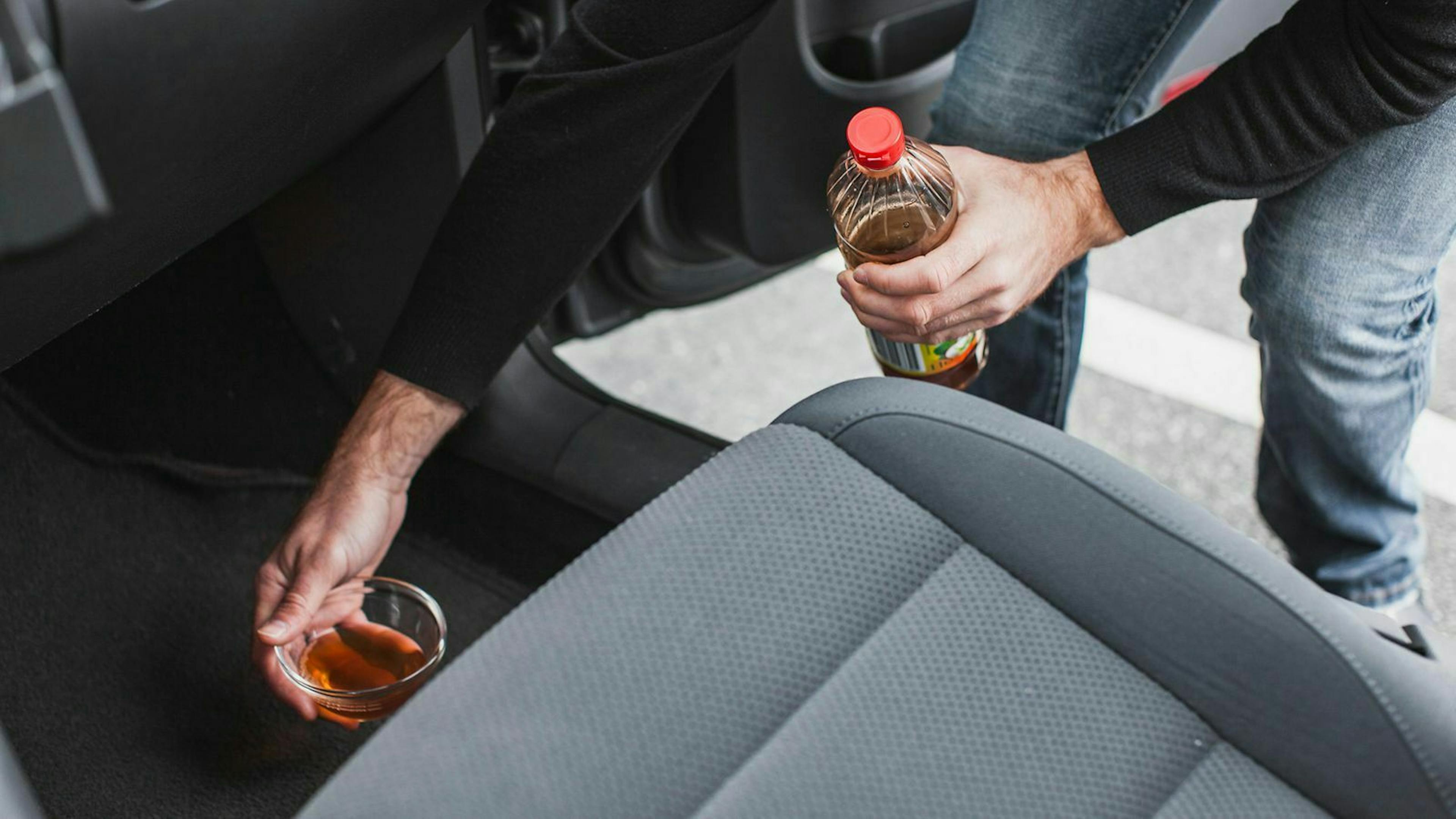 Der Fahrersitz ist eine der am meisten beanspruchten Stellen im Auto. Er sollte besonders gut gepflegt werden.