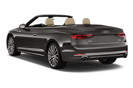 Schwarzes Audi A5 Cabriolet mit offenem Verdeck und beigem Interieur, von hinten gesehen, geparkt auf weißem Hintergrund.
