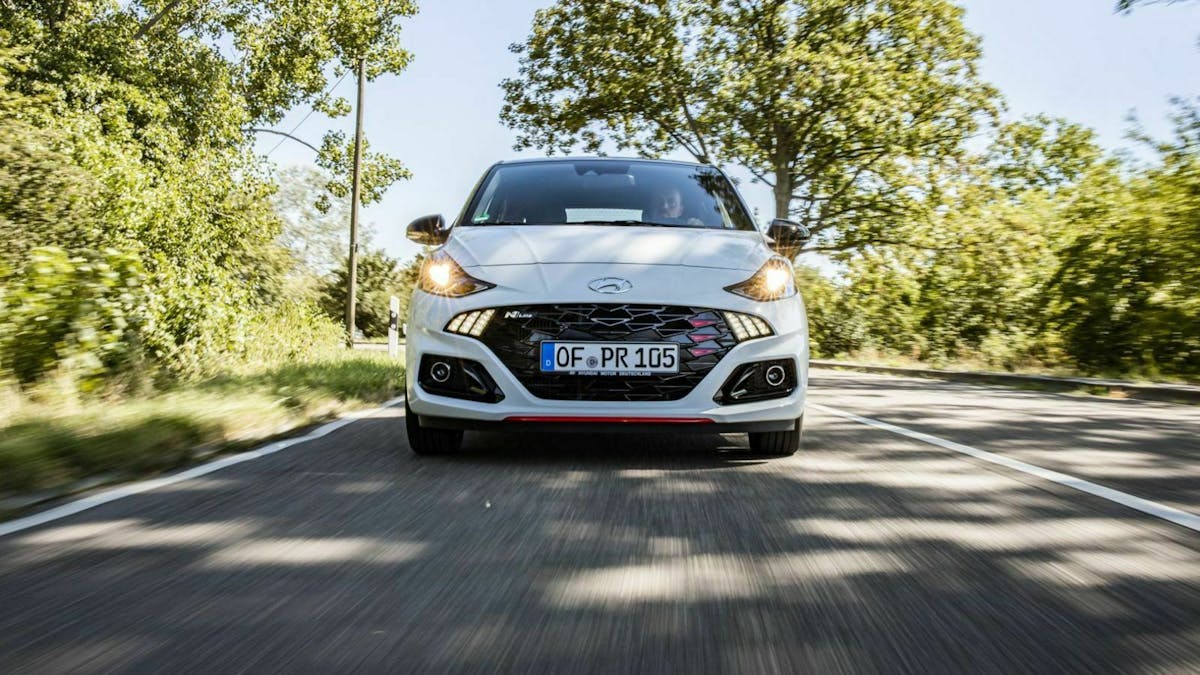 Zu sehen ist die Front des neuen Hyundai i10 N Line