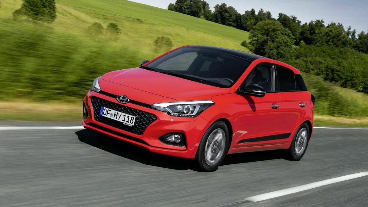Hyundai i20 in der Ansicht von vorne-links, fahrend