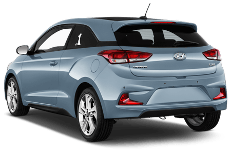 Silberner Hyundai i20, Heckansicht, mit schwarzen Details und modernen Rückleuchten, auf weißem Hintergrund.