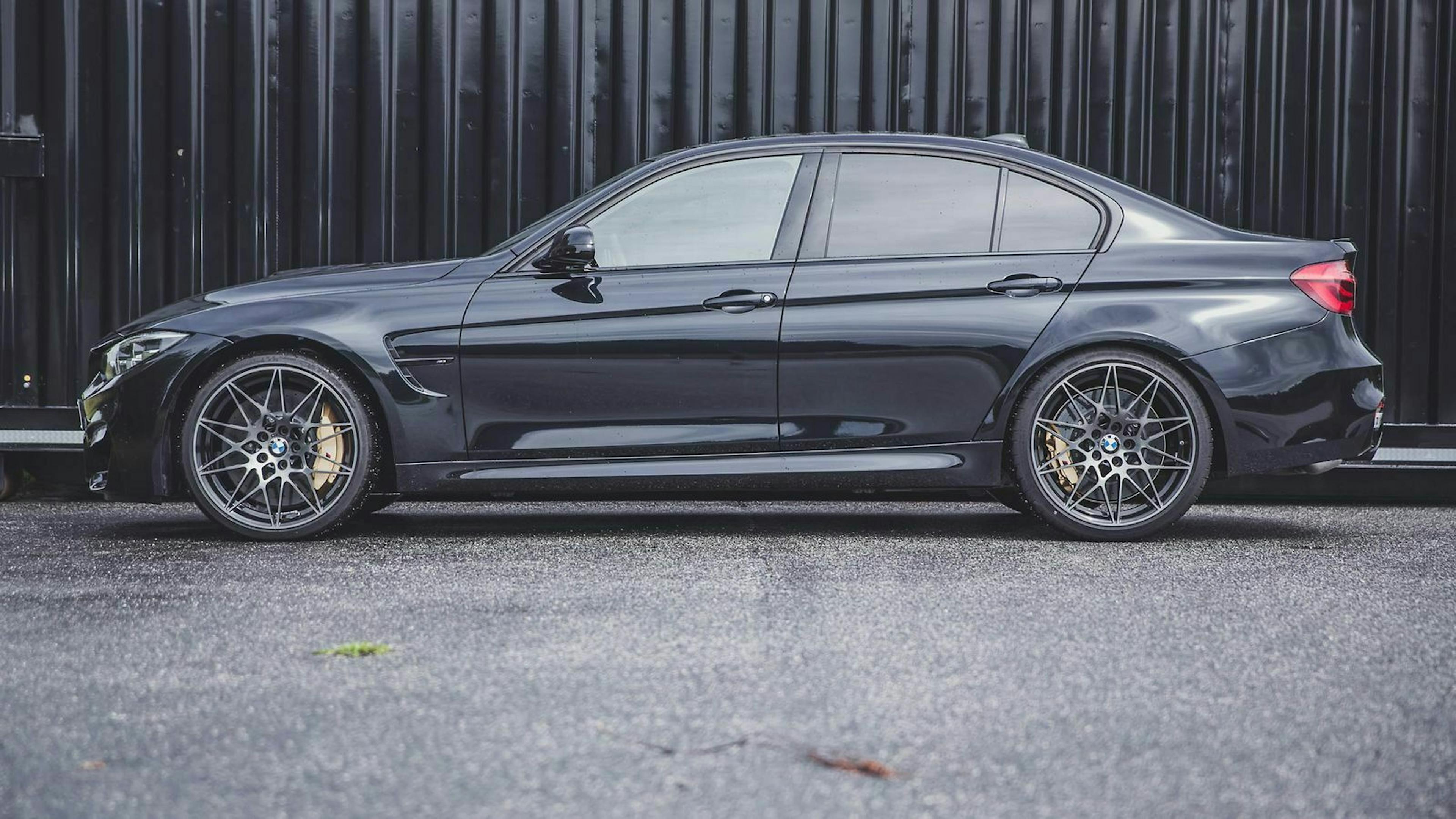 Schwarzer BMW M3 Seitenansicht