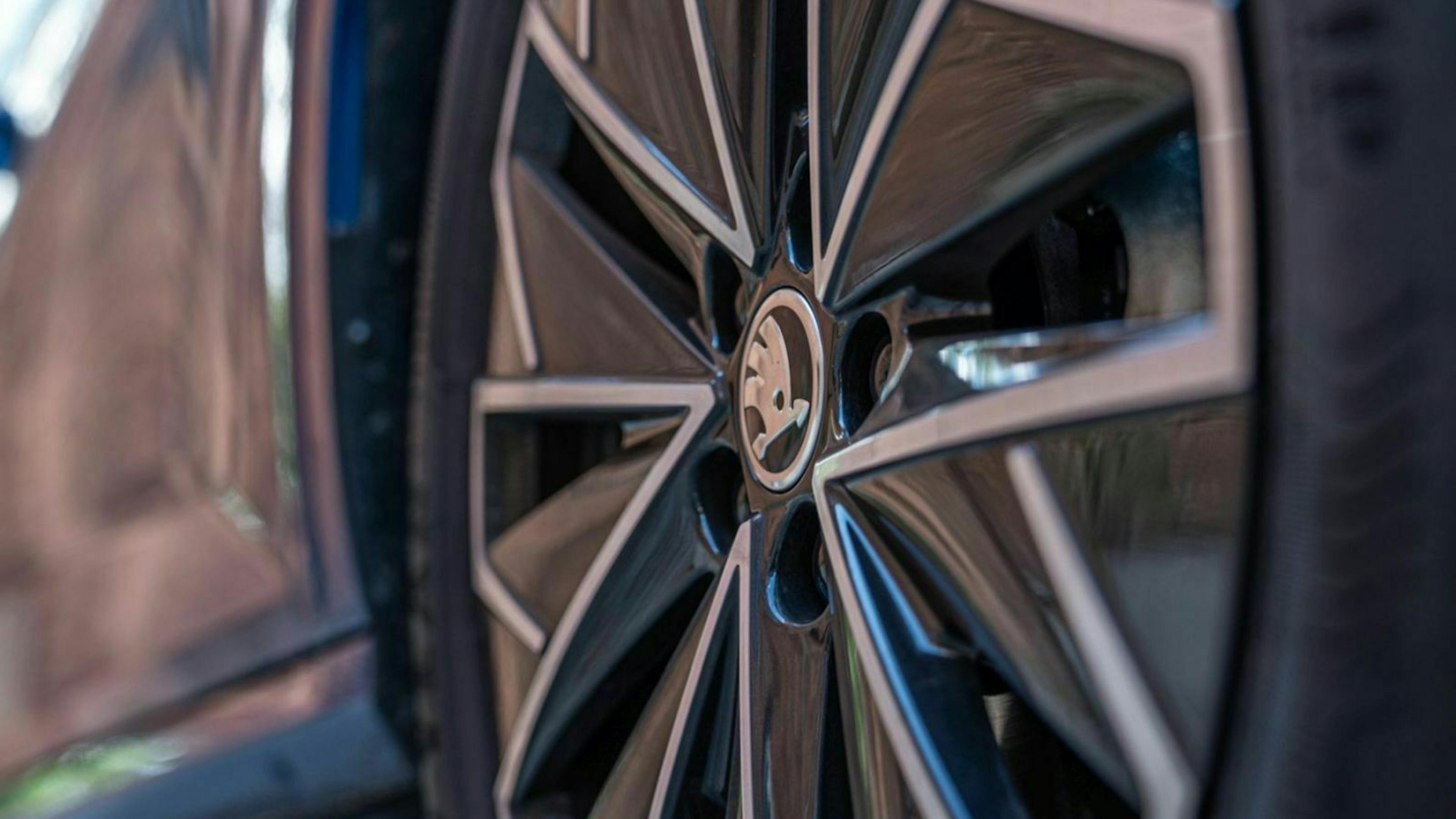 Zu sehen ist ein Rad des Skoda Kamiq