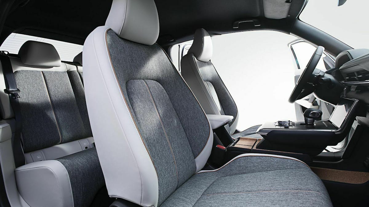 Im Innenraum verwendet Mazda nachhaltige Materialien