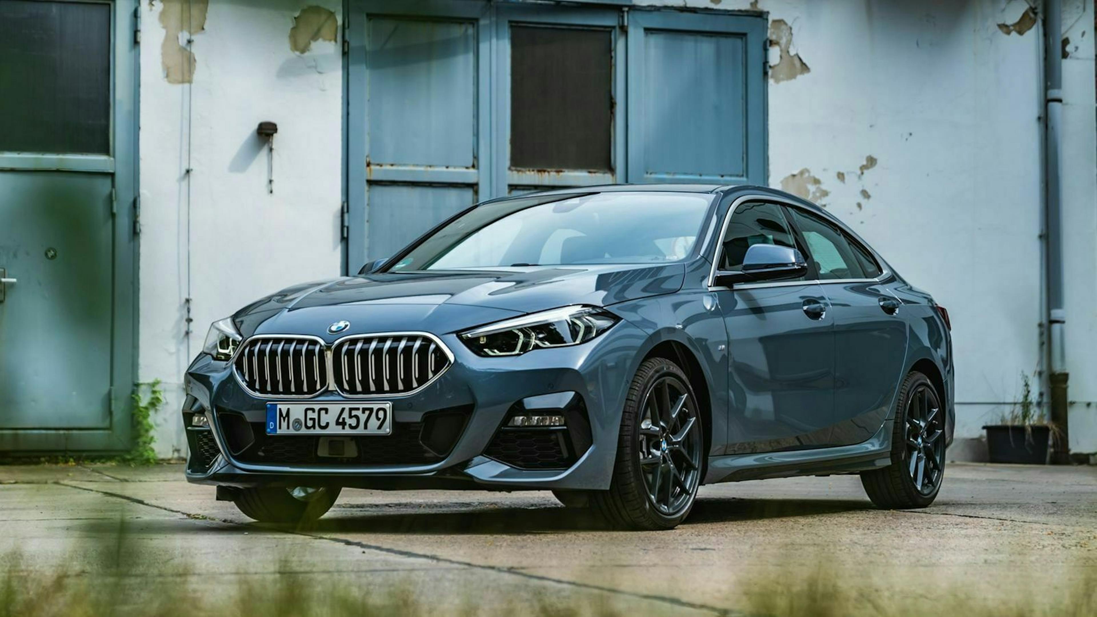 BMW 2er in seitlicher Frontansicht