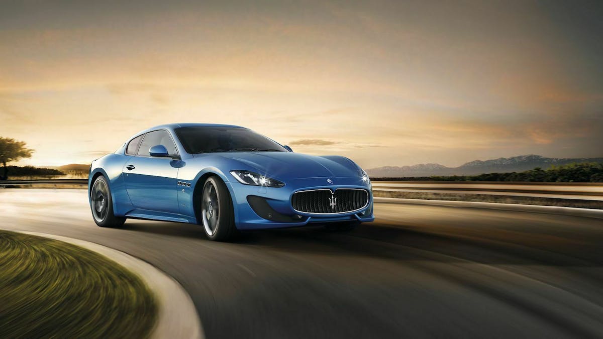 Zu sehen ist der Maserati GranTurismo, fahrend