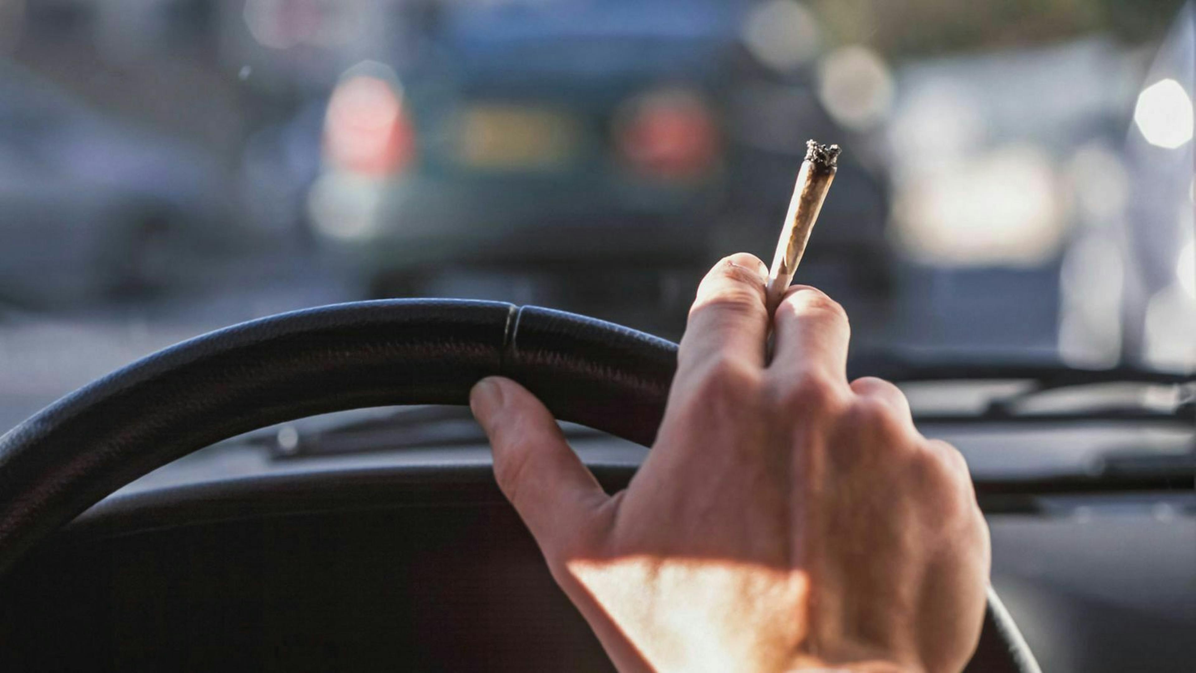 Drogen am Steuer haben Bußgelder, Punkte im Fahreignungsregister in Flensburg und Fahrverbote zur Folge.