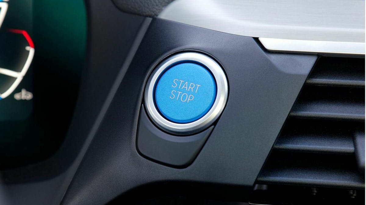 Zu sehen ist der Start/Stop-Knopf des BMW iX3