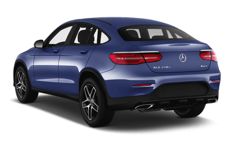 Blauer Mercedes-Benz GLC Coupé, Rückansicht, geparkt auf weißem Hintergrund, mit sportlichem Design und auffälligen Rücklichtern.