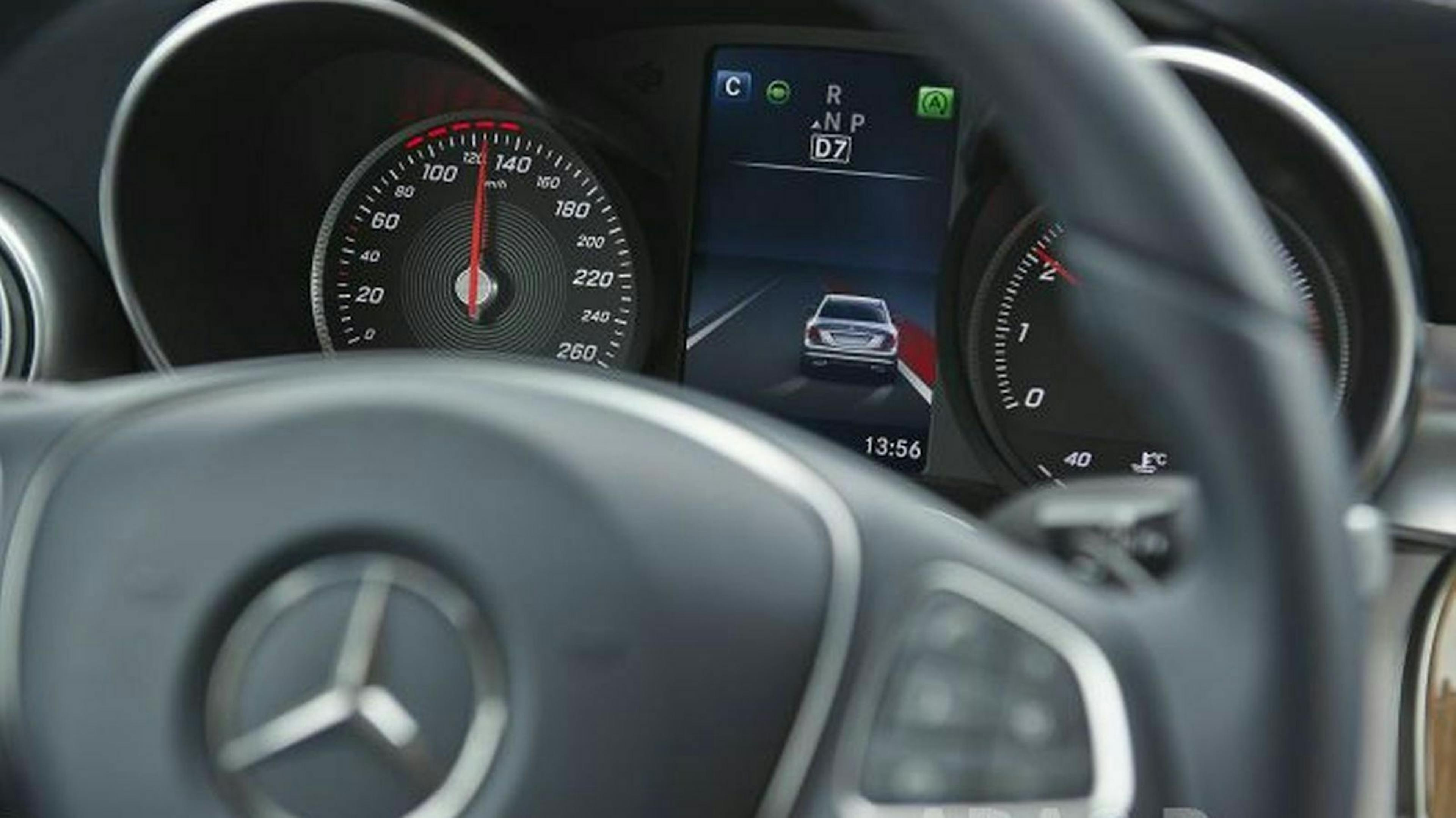 Spurhalte- Assistent eines Mercedes- Benz