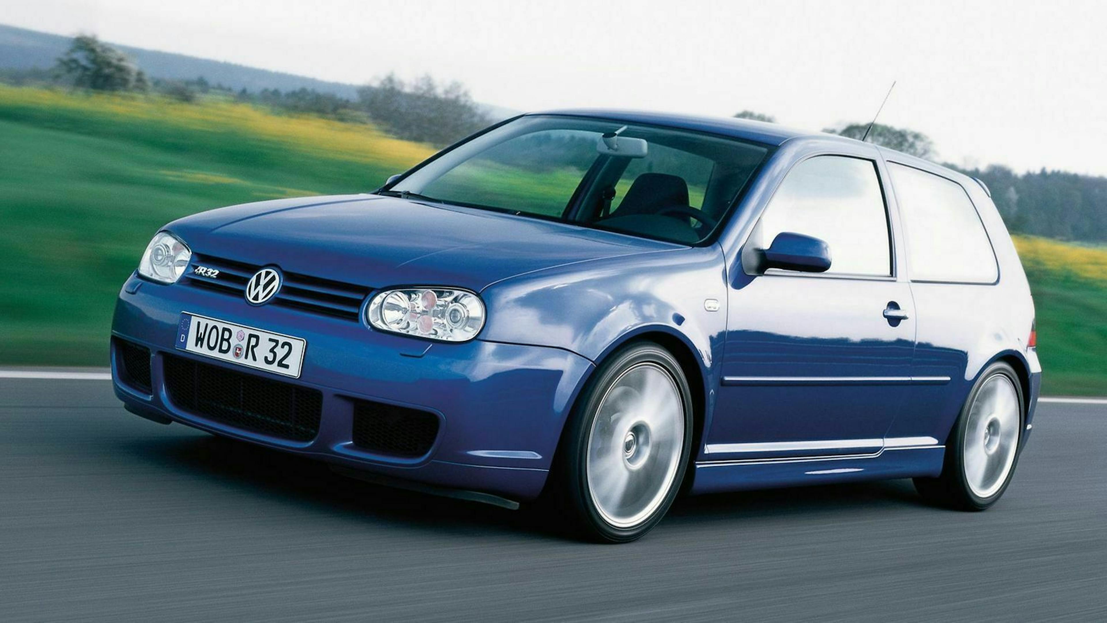 VW Golf R32 in der Seitenansicht, fahrend