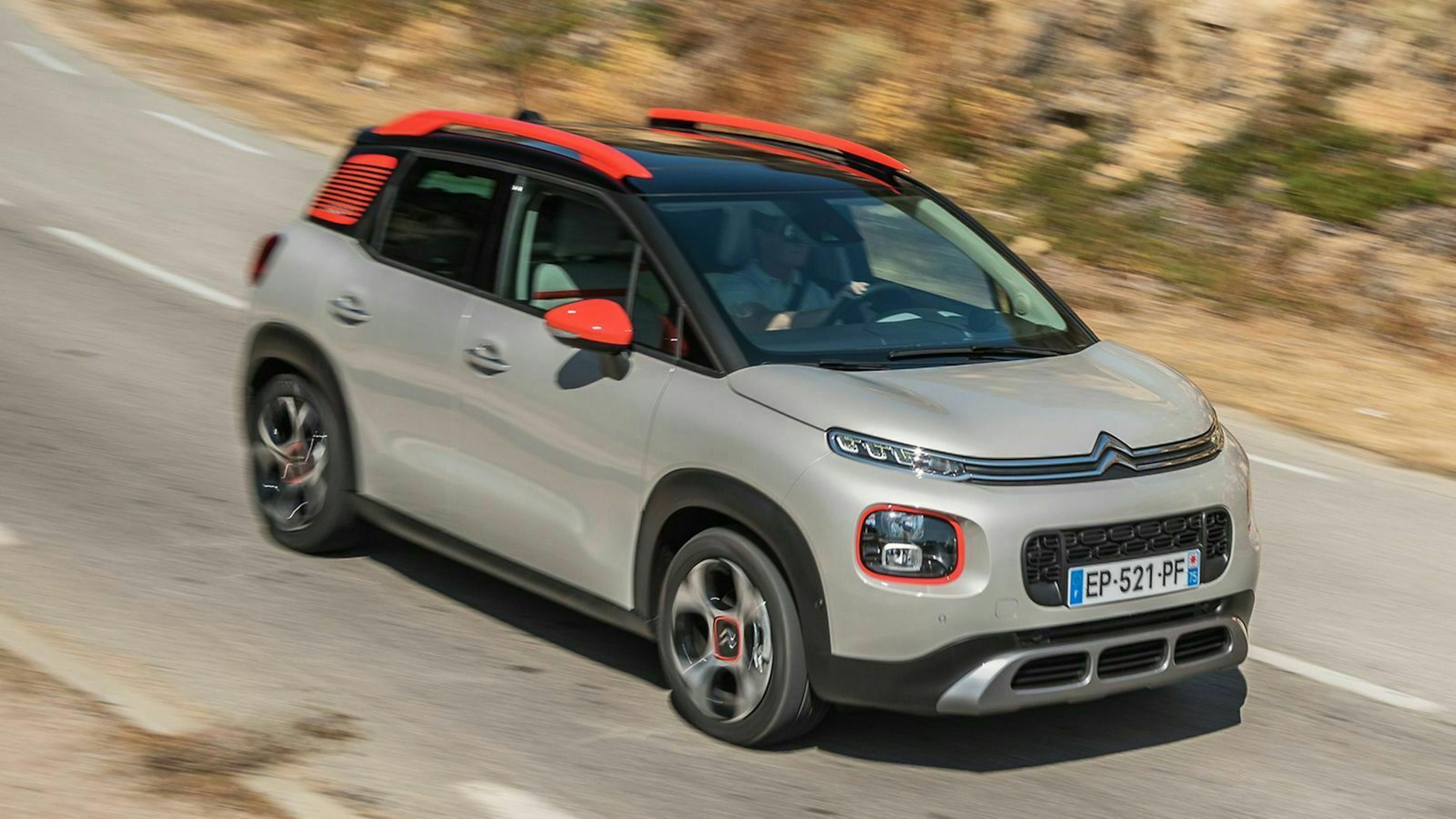 Der Citroën C3 Aircross unterwegs auf der Landstraße