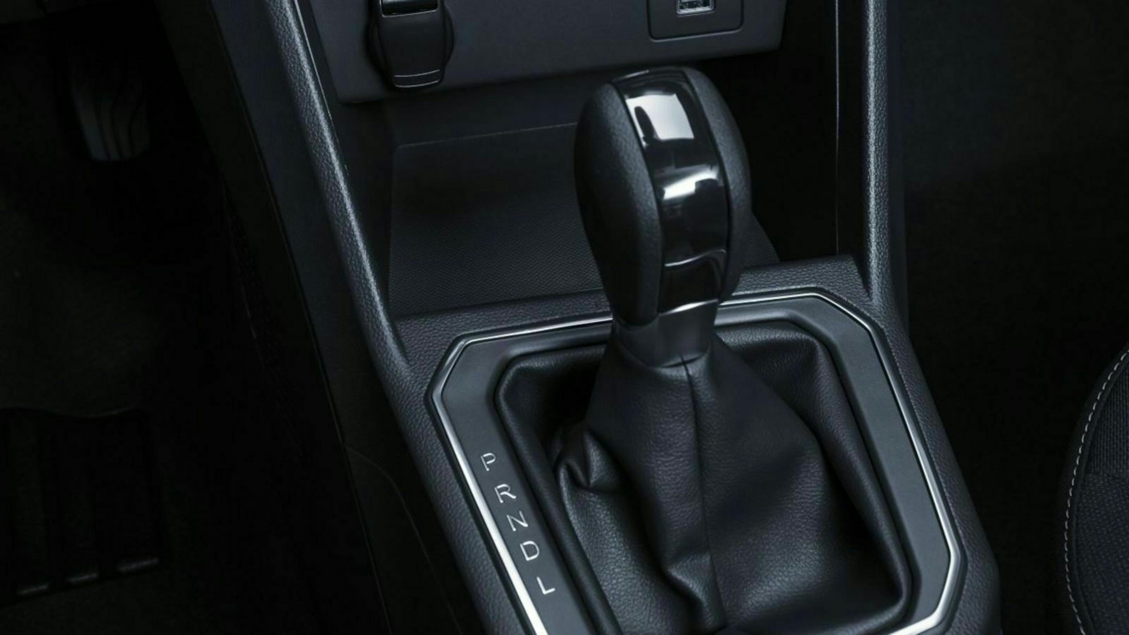 Zu sehen ist die Mittelkonsole des Dacia Sandero Stepway 2021