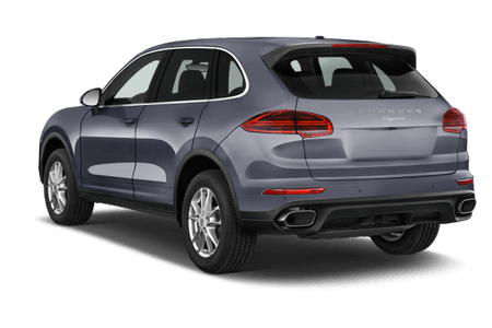 Grauer SUV mit Chromfelgen, gesehen von hinten rechts. Modernes Design, markante Rückleuchten und Doppelauspuff.