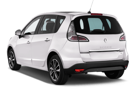 Weißer Renault Scénic von hinten, geparkt. Fünftüriger Kompaktvan mit modernen Designelementen und schwarzen Felgen.