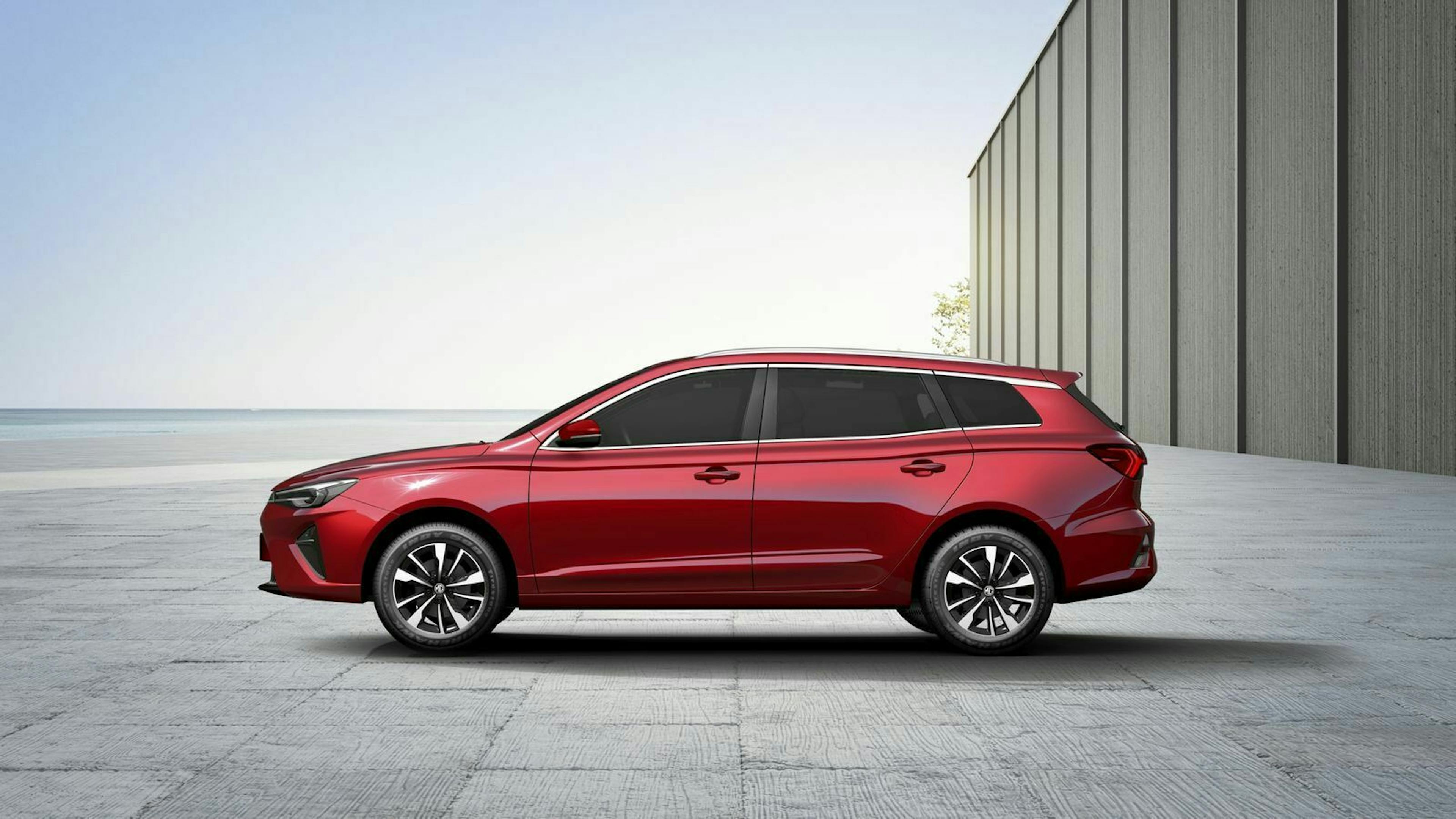 Seitenansicht eines roten MG5 Electric